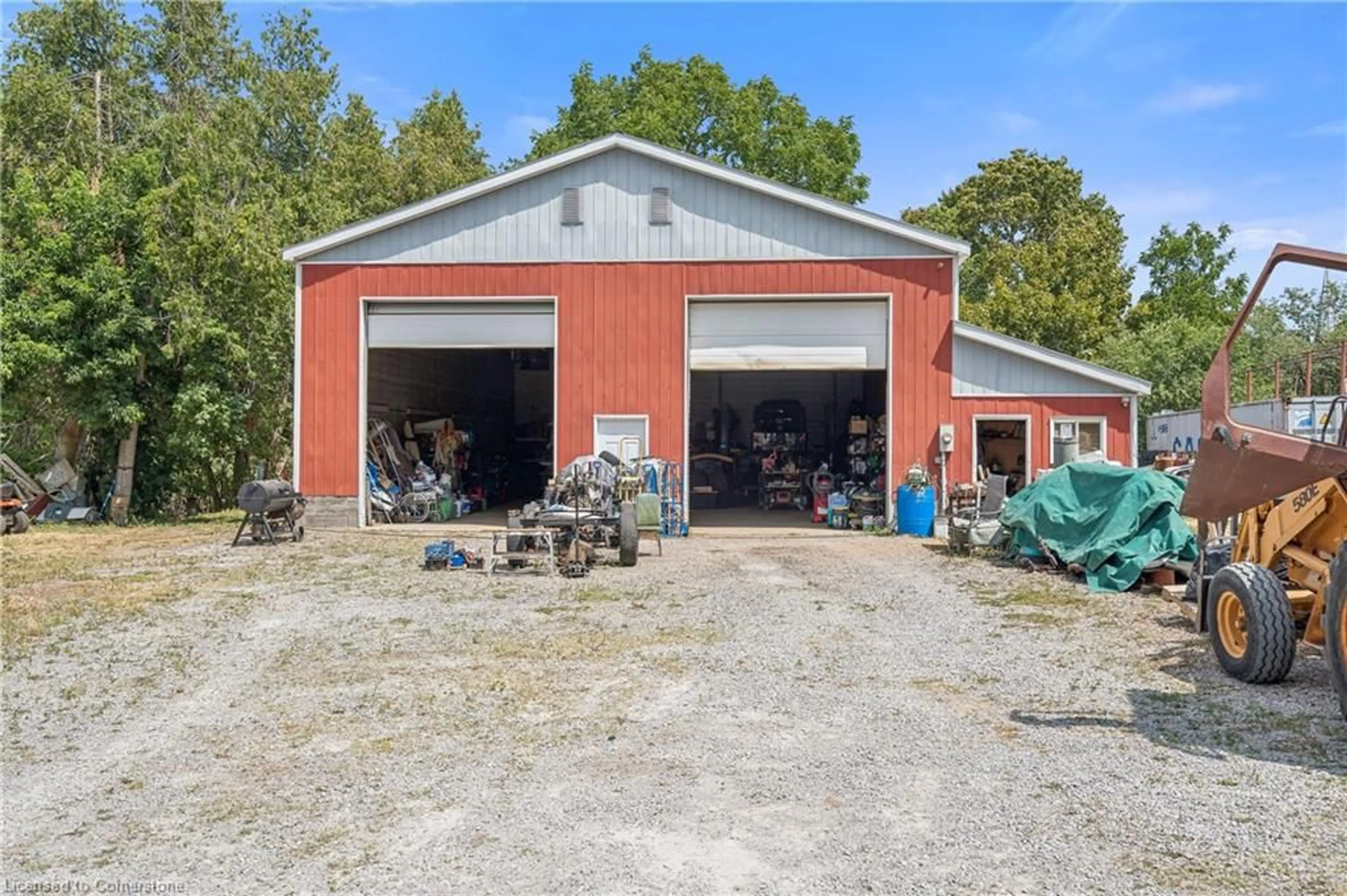 Indoor garage for 499 York St, Beaverton Ontario L0K 1A0