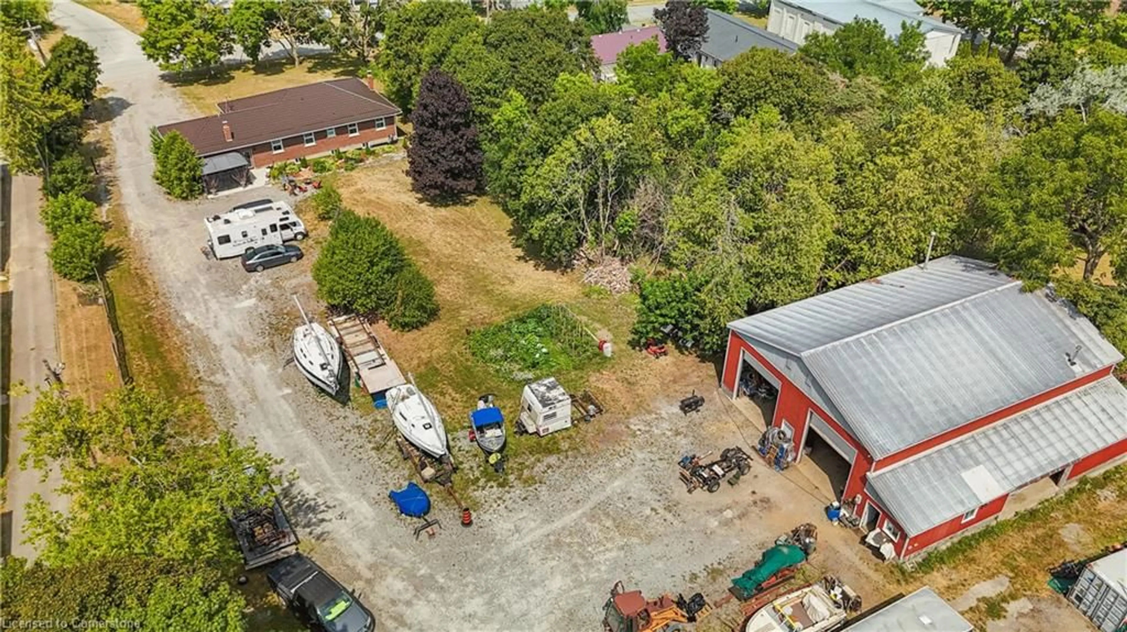 A pic from outside/outdoor area/front of a property/back of a property/a pic from drone, building for 499 York St, Beaverton Ontario L0K 1A0