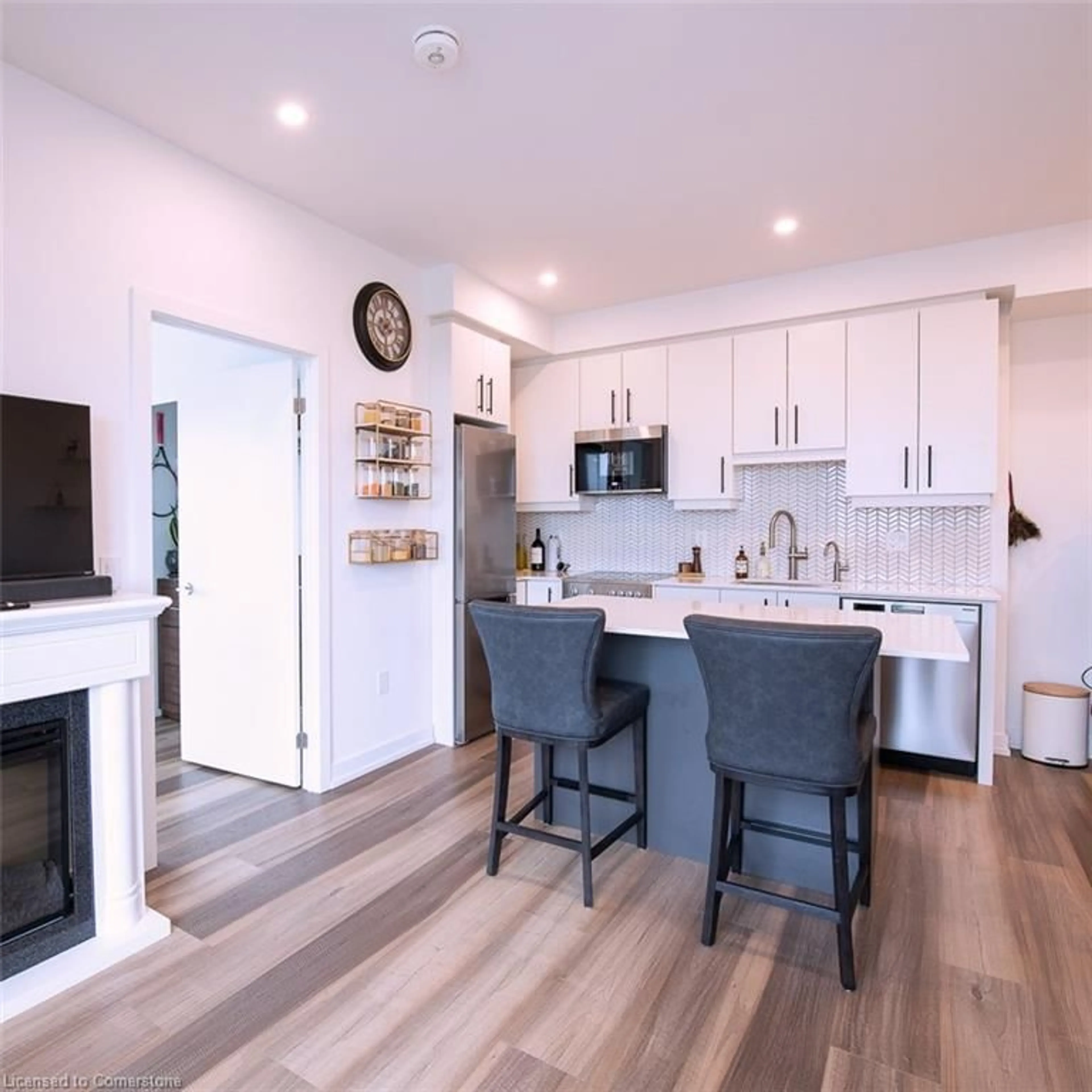 Open concept kitchen, wood/laminate floor for 15 Wellington St #1009, Kitchener Ontario N2G 0E4