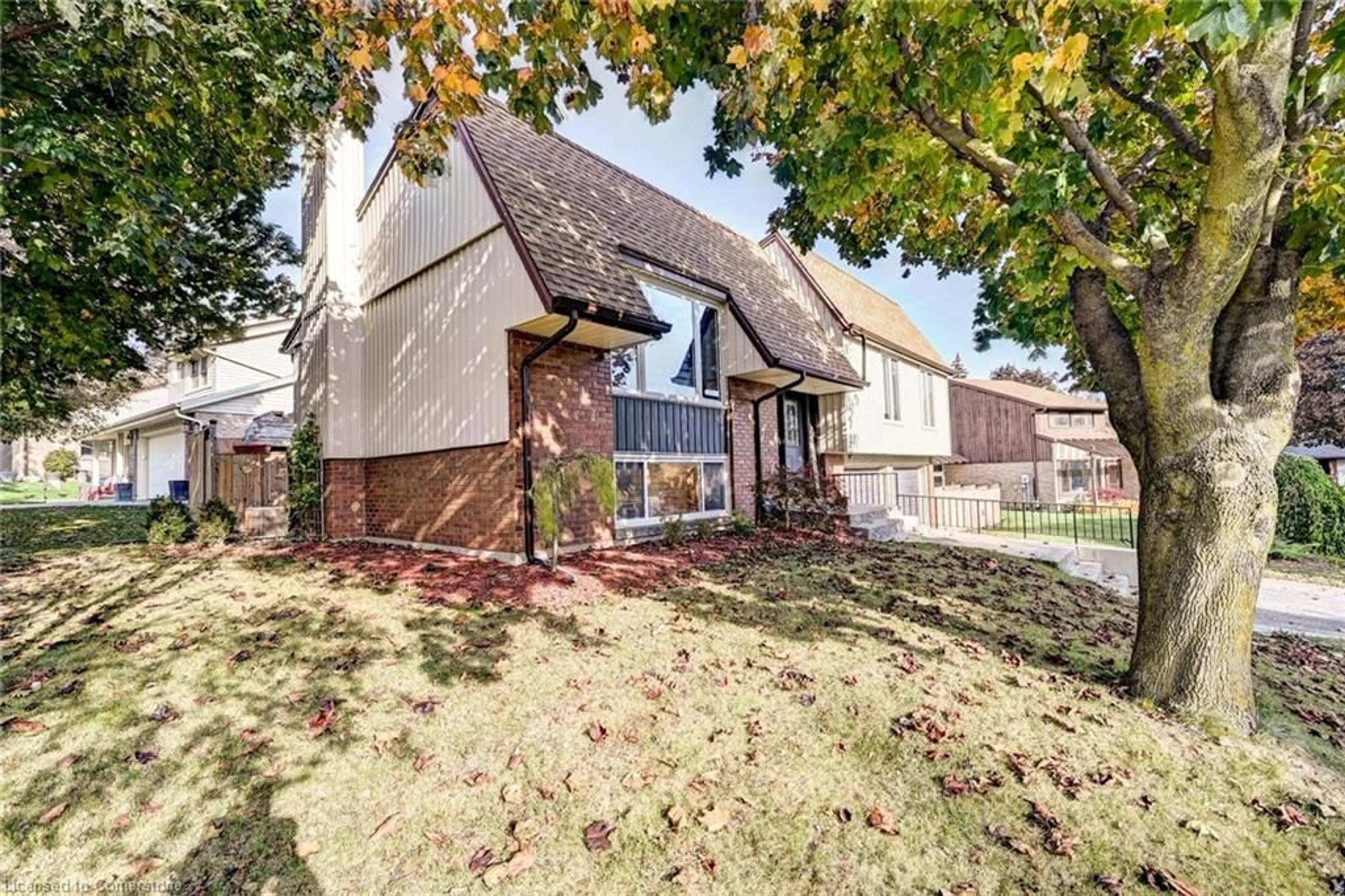 A pic from outside/outdoor area/front of a property/back of a property/a pic from drone, street for 288 Salisbury Ave, Cambridge Ontario N1S 4H4