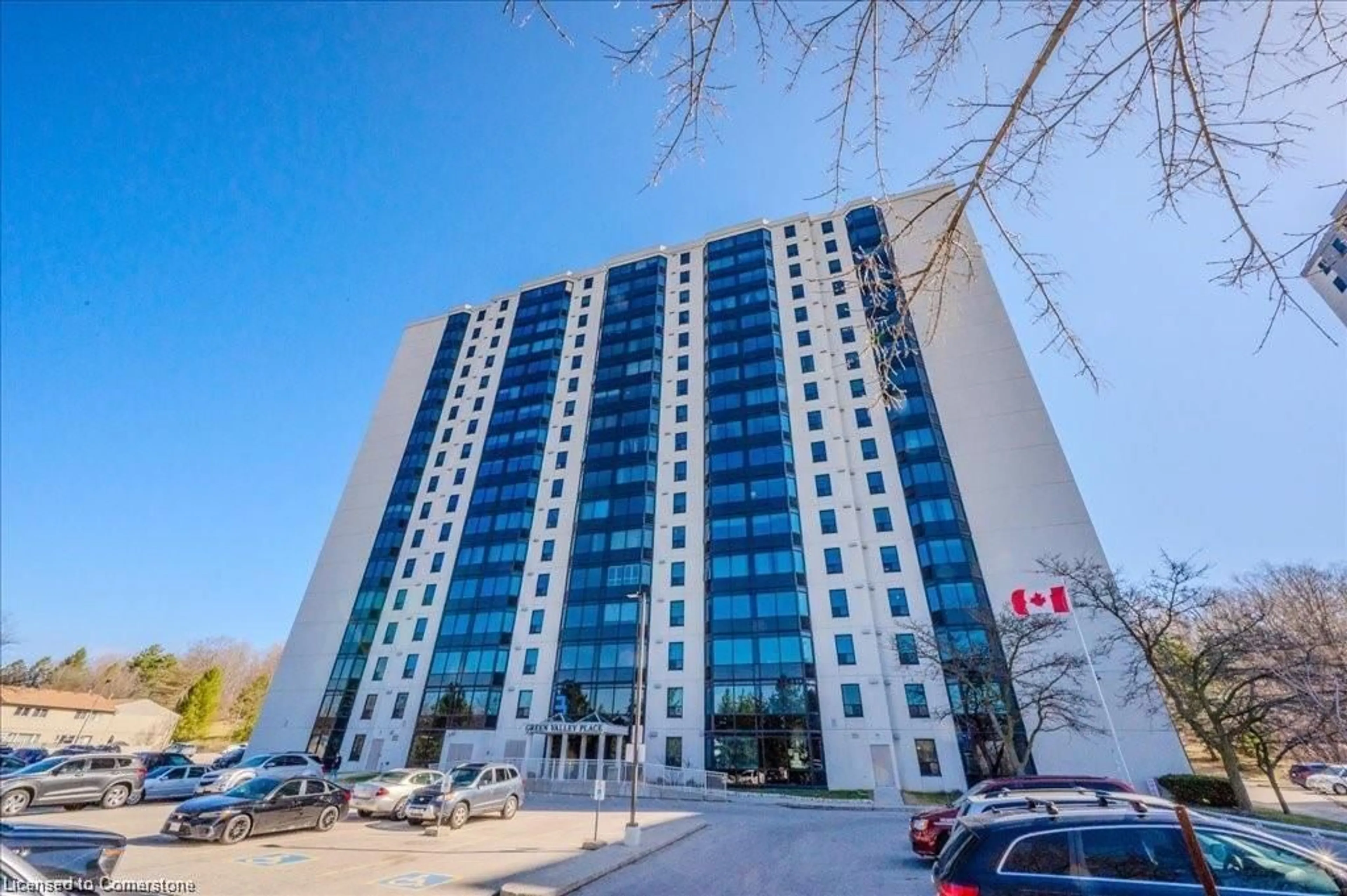 Indoor foyer for 35 Green Valley Dr #703, Kitchener Ontario N2P 2A5