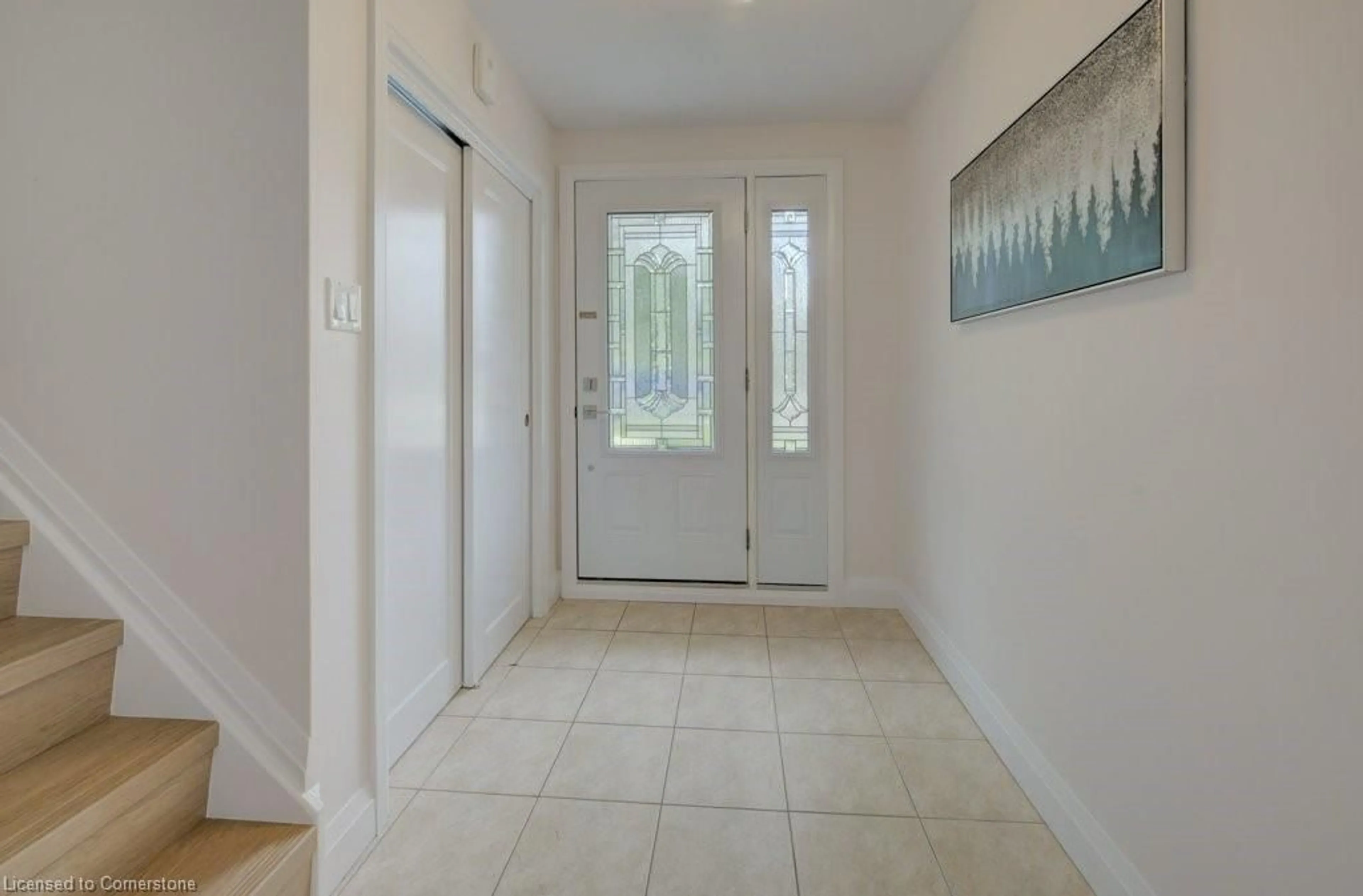 Indoor entryway for 16 Elkington Dr, Kitchener Ontario N2B 1S2