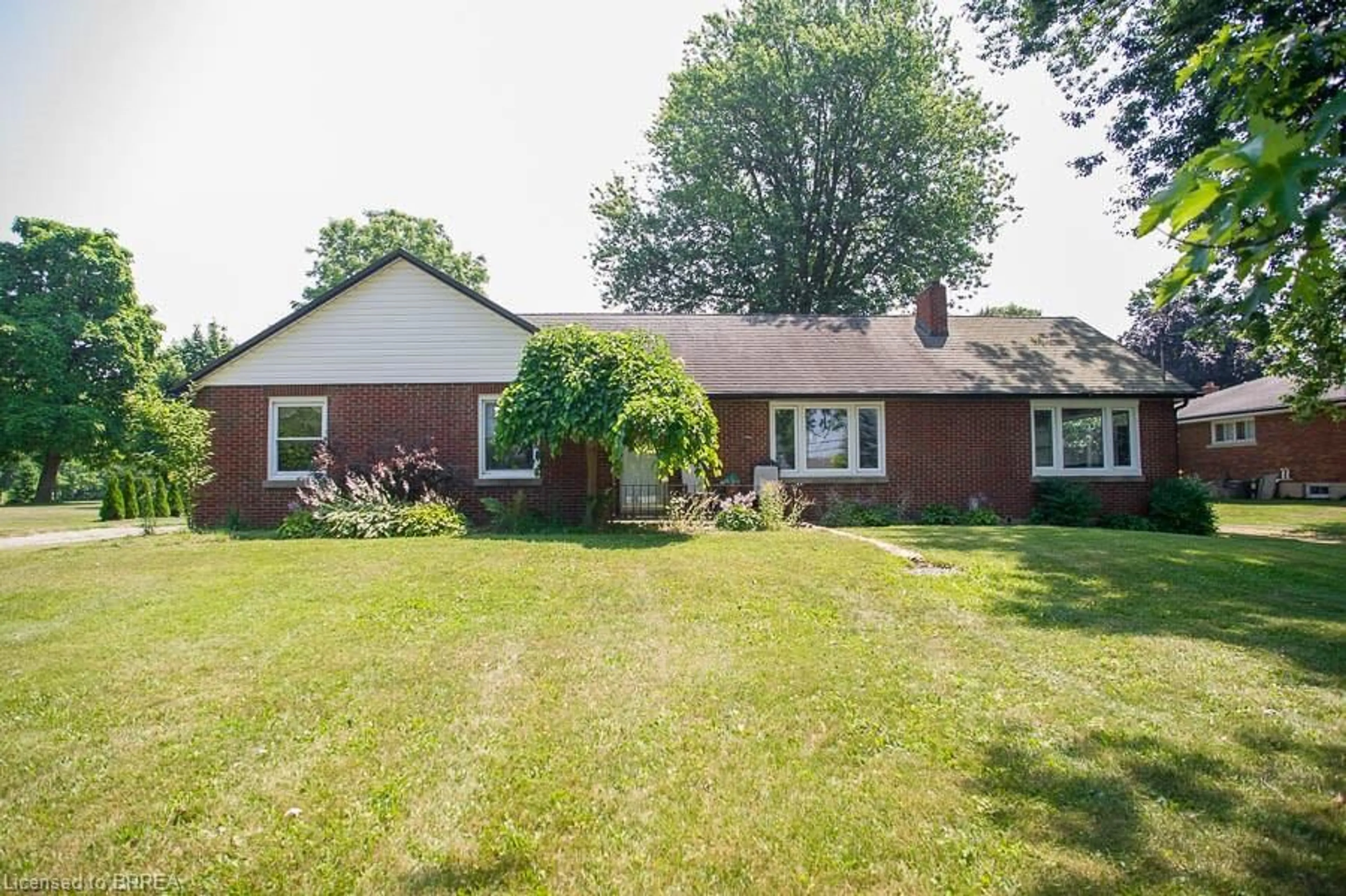 Home with brick exterior material, street for 530 Mount Pleasant Rd, Brantford Ontario N3T 5L5