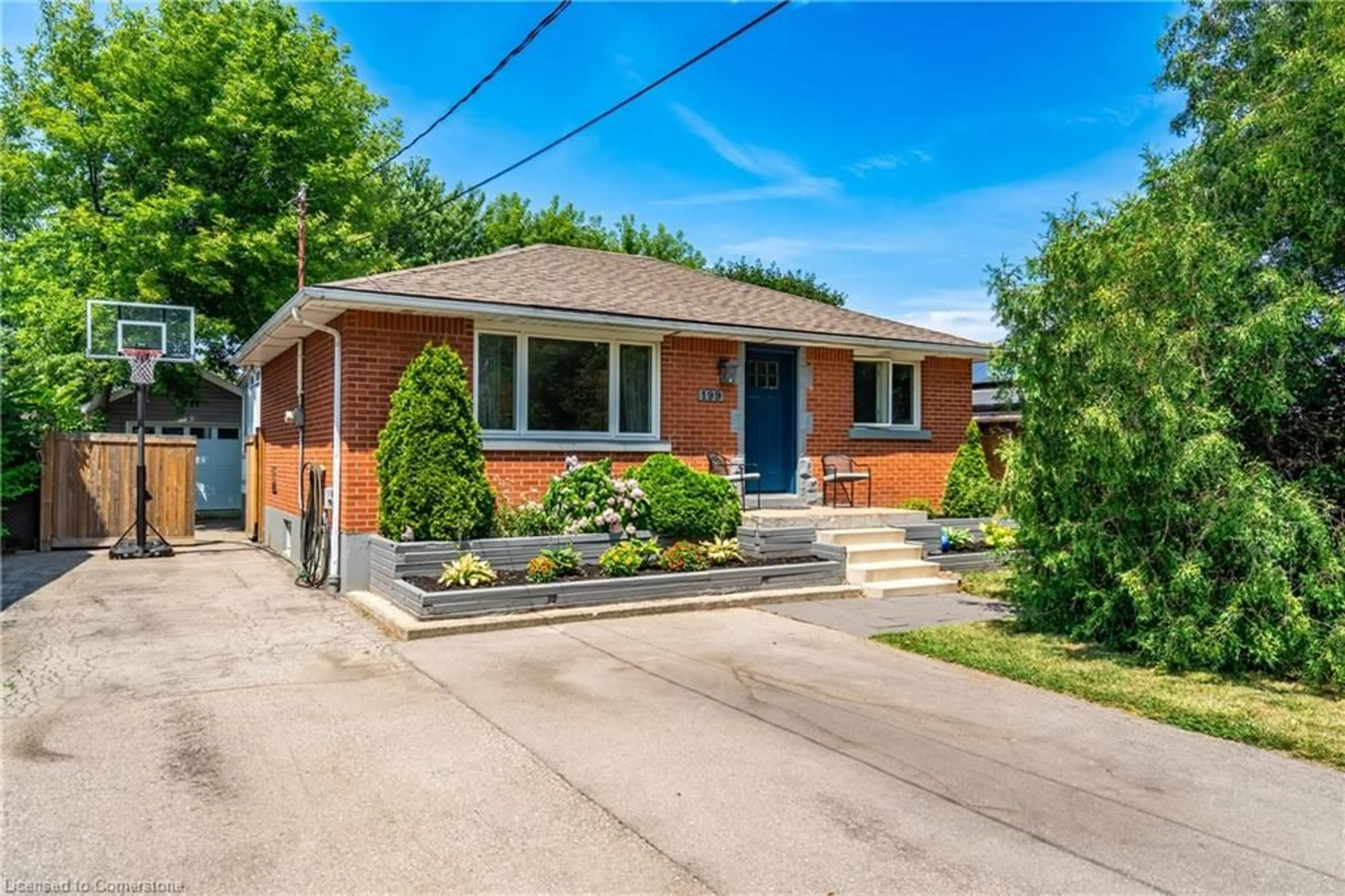 Home with brick exterior material, street for 199 Fernwood Cres, Hamilton Ontario L8T 3L5