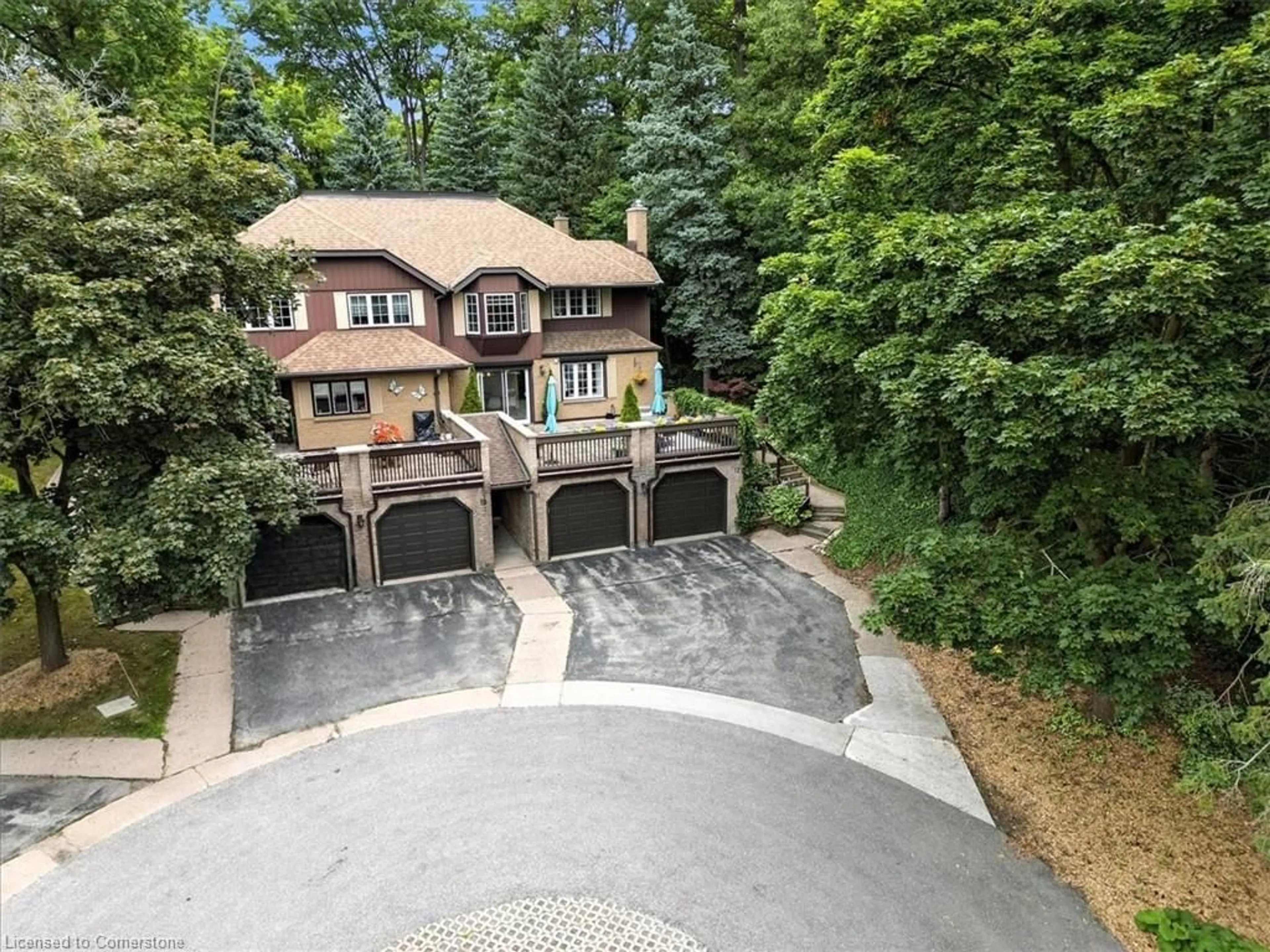 A pic from outside/outdoor area/front of a property/back of a property/a pic from drone, street for 250 Kingswood Dr #12, Kitchener Ontario N2E 2K2