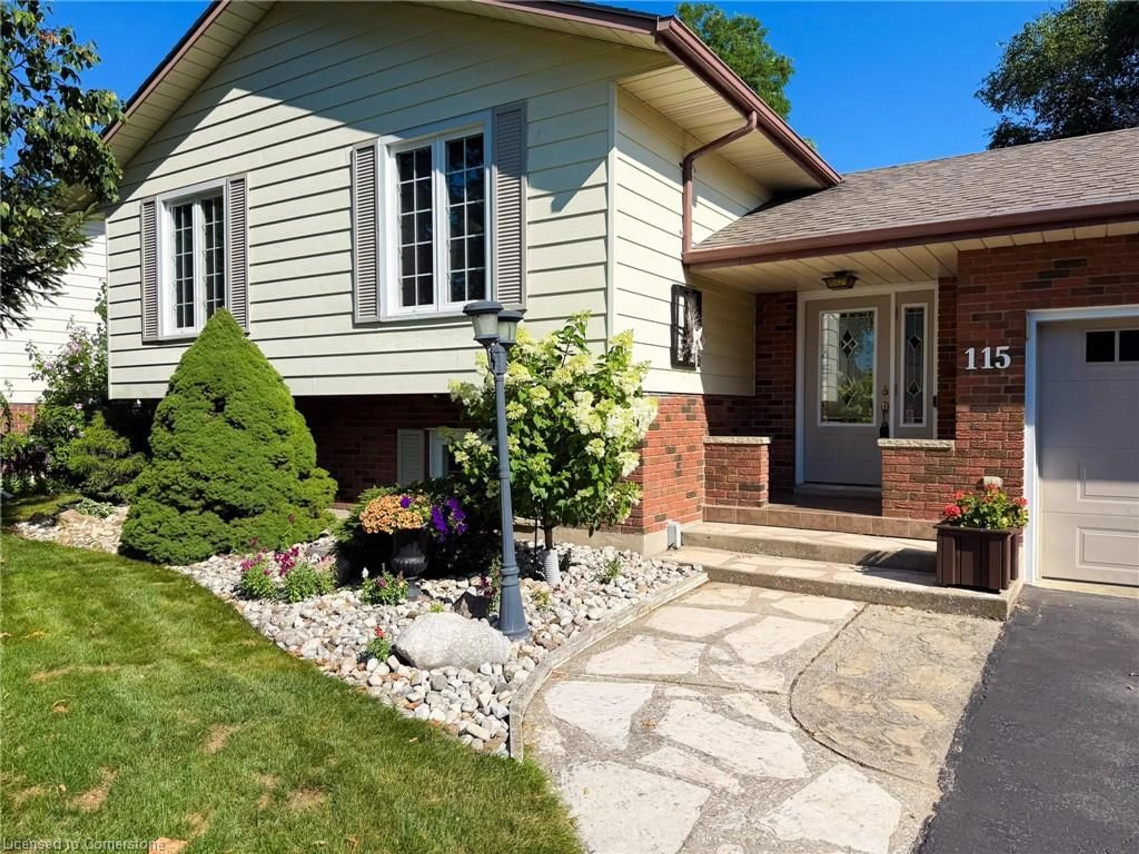 Home with brick exterior material, street for 115 Lynndale Rd, Simcoe Ontario N3Y 4W9