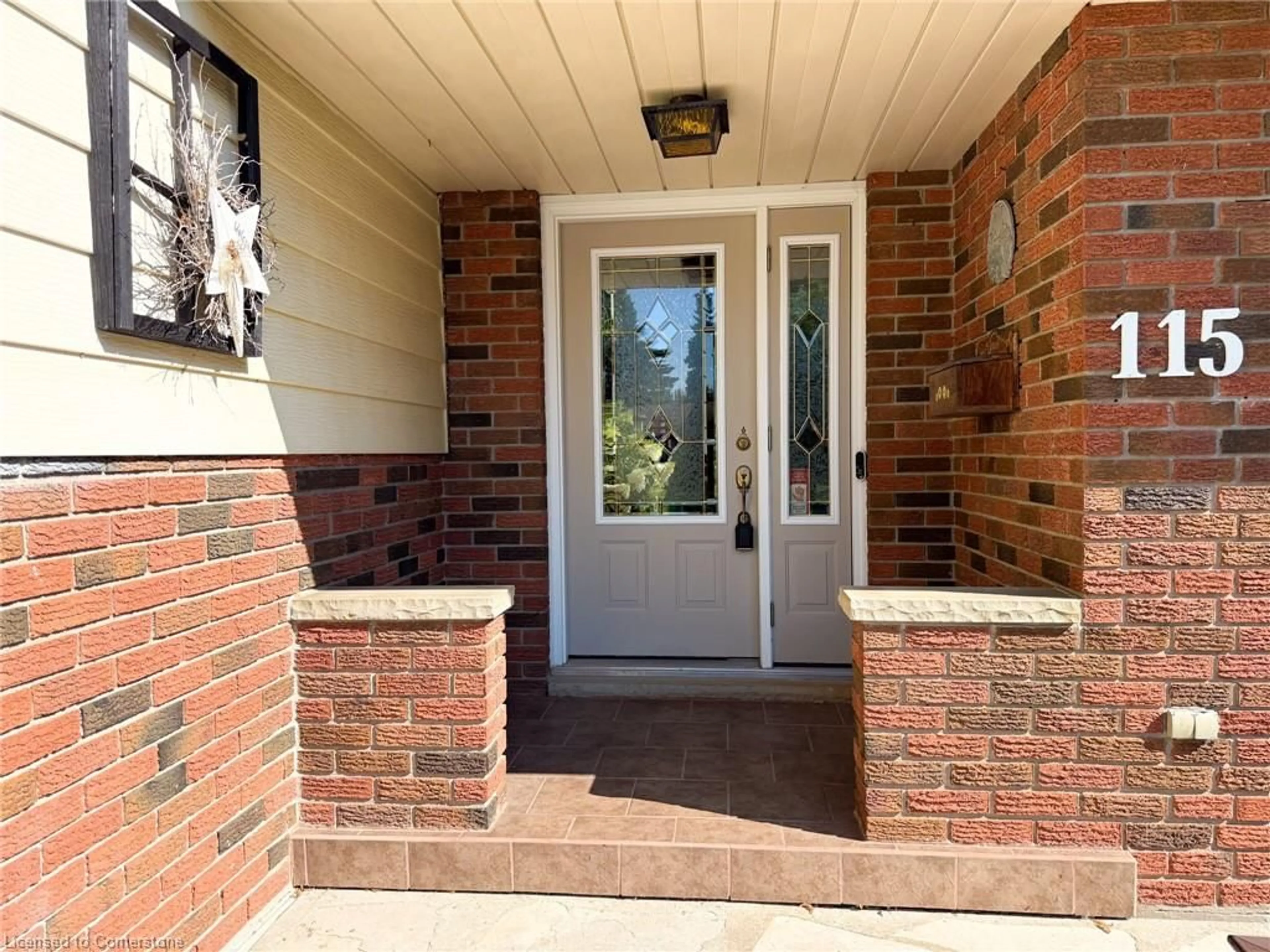 Indoor entryway for 115 Lynndale Rd, Simcoe Ontario N3Y 4W9
