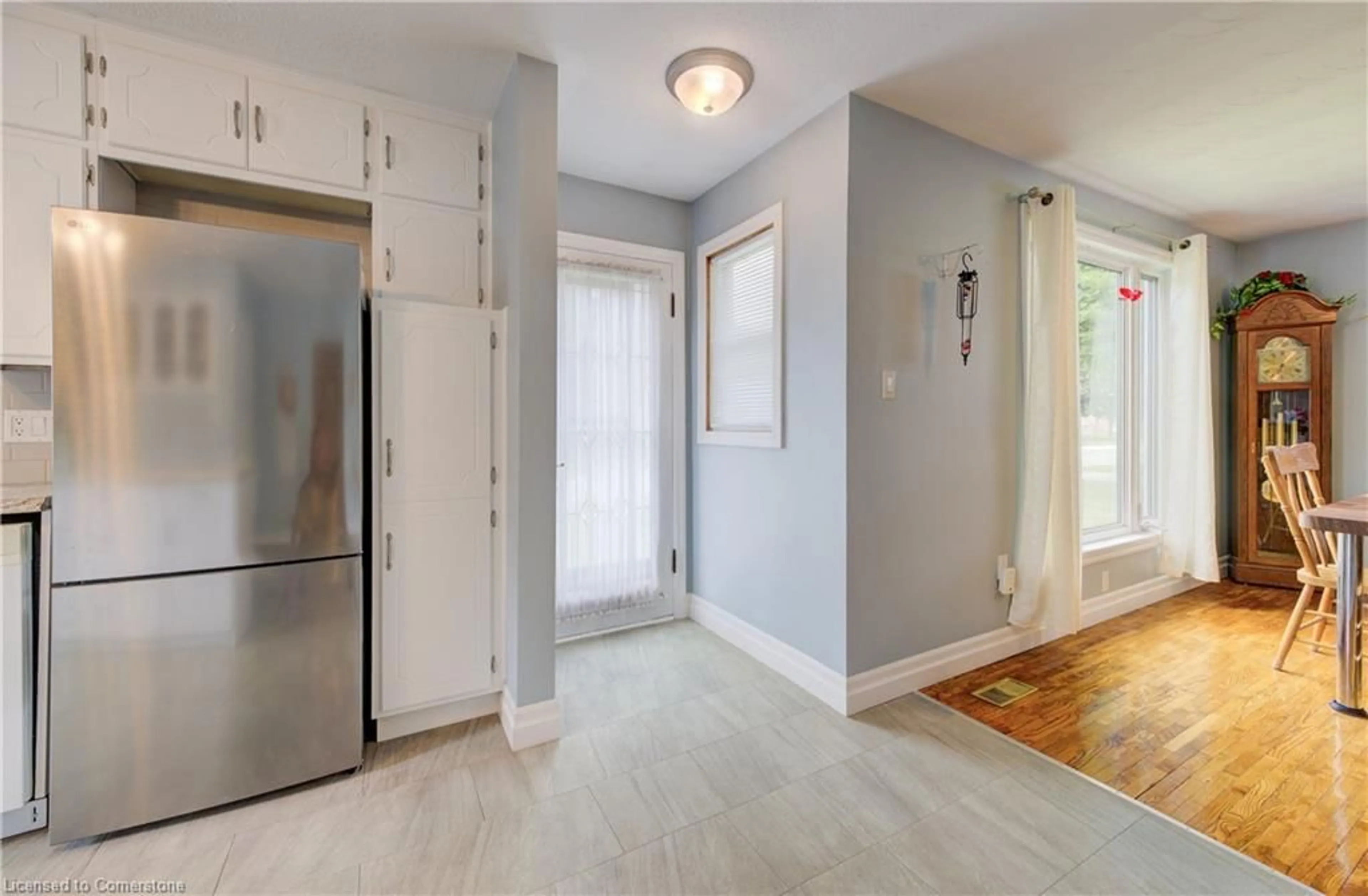 Indoor entryway for 254 Wellington St, Mount Forest Ontario N0G 2L0