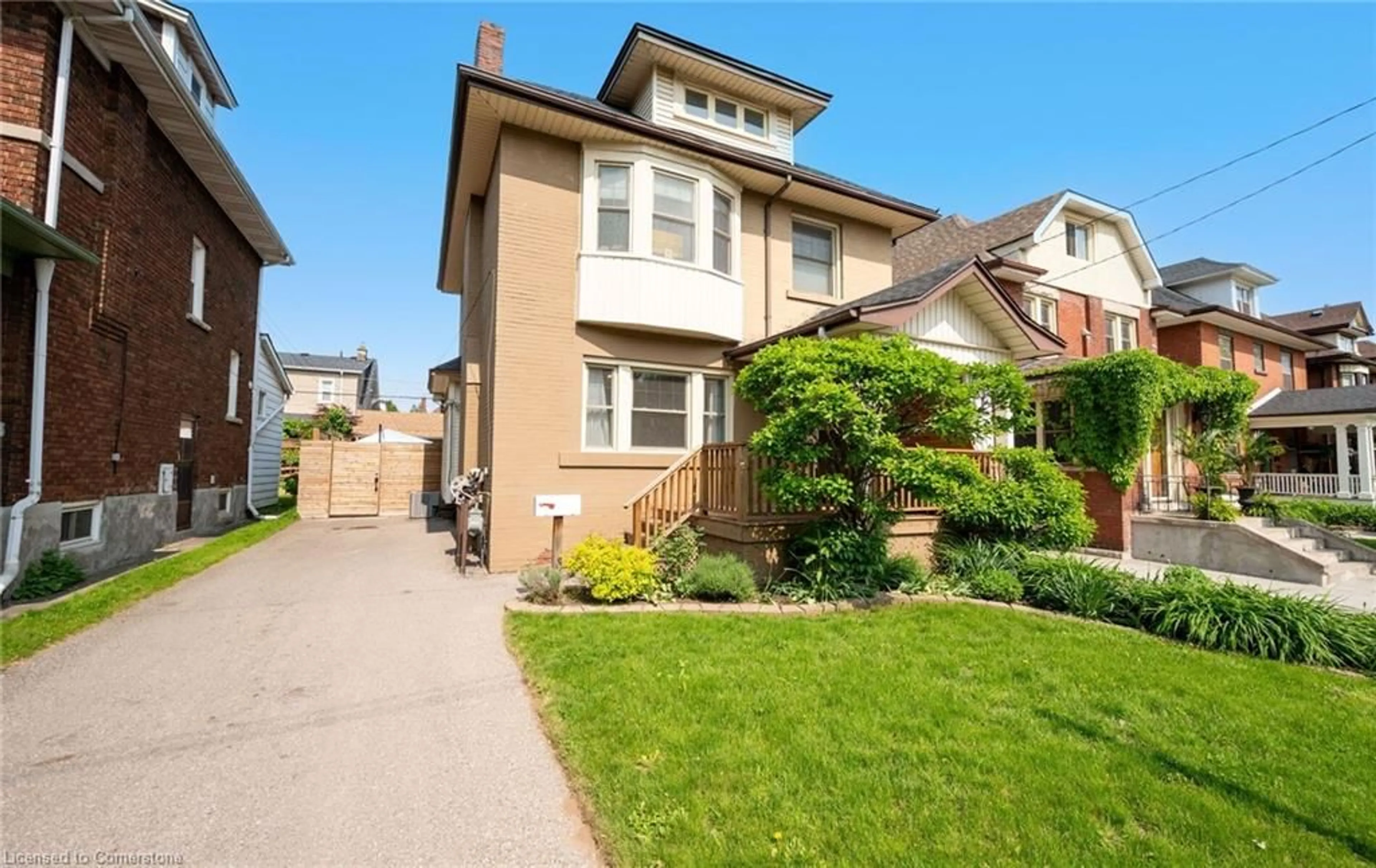 Home with brick exterior material, street for 124 Eastbourne Ave, Hamilton Ontario L8M 2M8