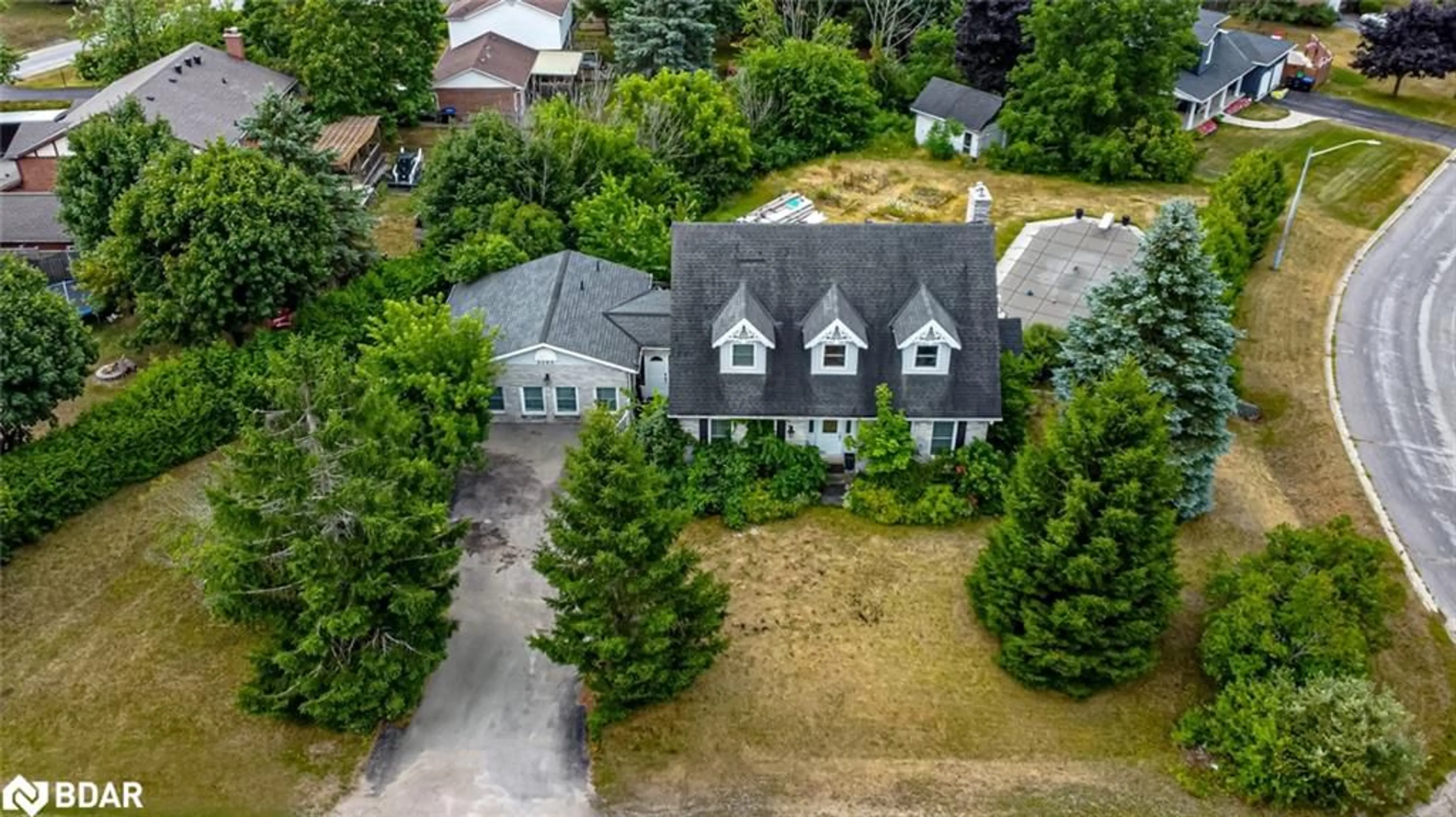 A pic from outside/outdoor area/front of a property/back of a property/a pic from drone, street for 2285 Cairns Gate, Churchill Ontario L0L 1K0