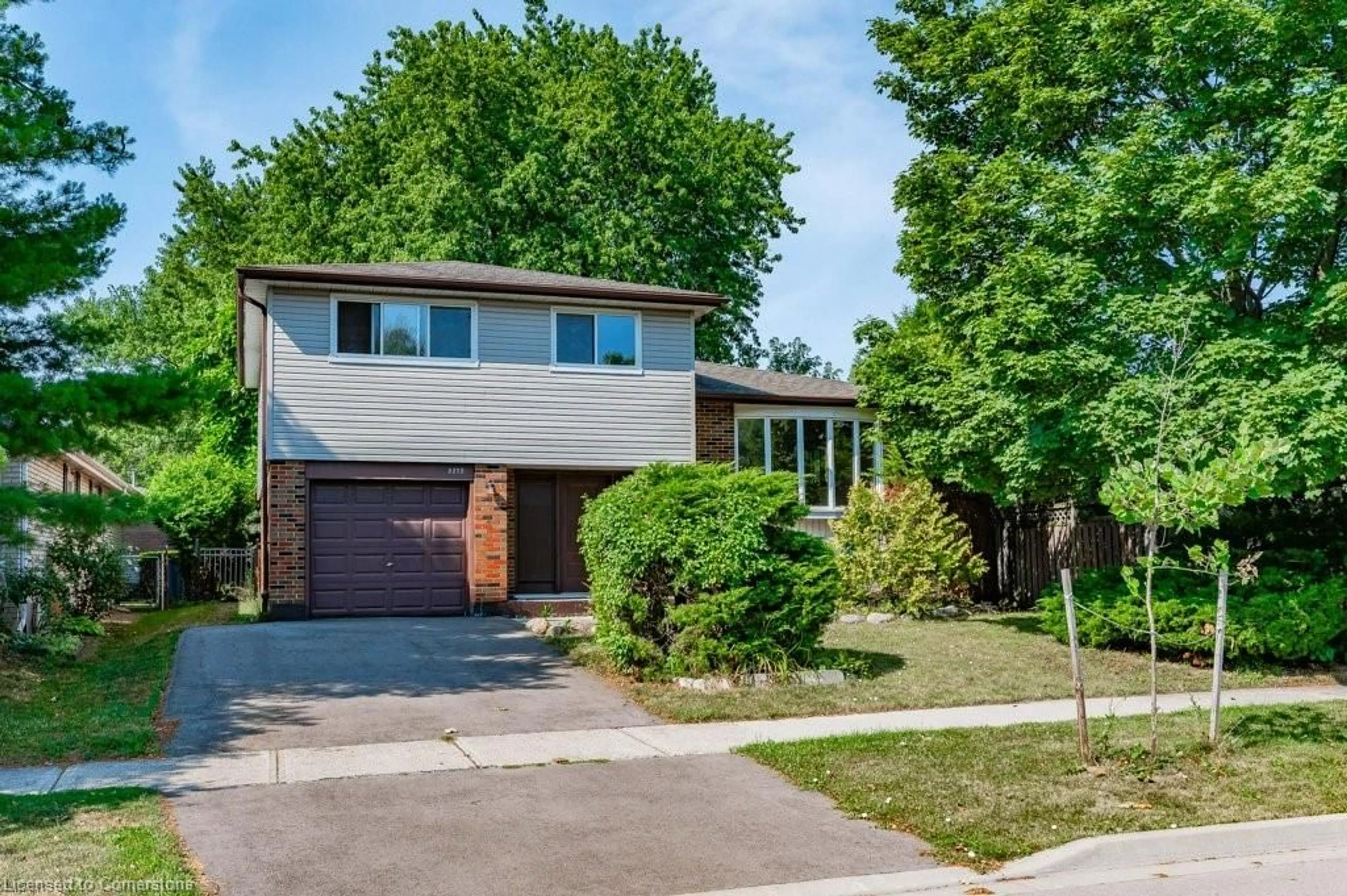 Home with brick exterior material, street for 5375 Riverside Dr, Burlington Ontario L7L 3X9