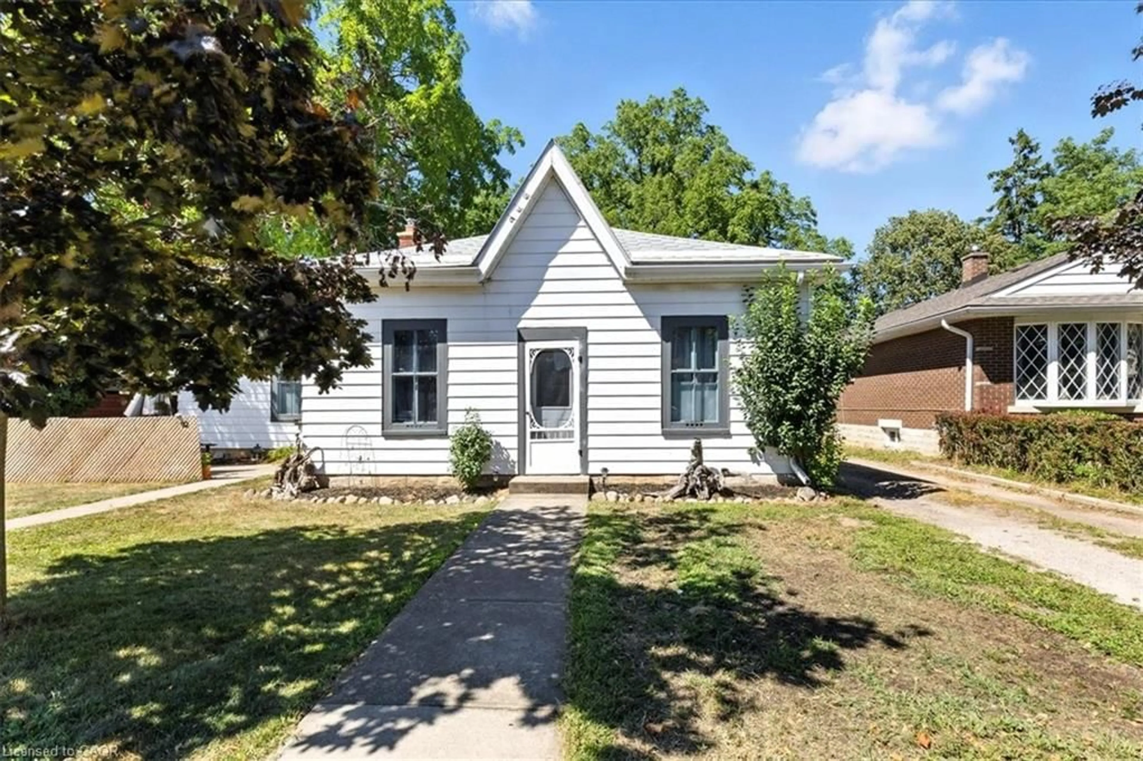 Home with vinyl exterior material, street for 92 Francis St, Cambridge Ontario N1S 2A1