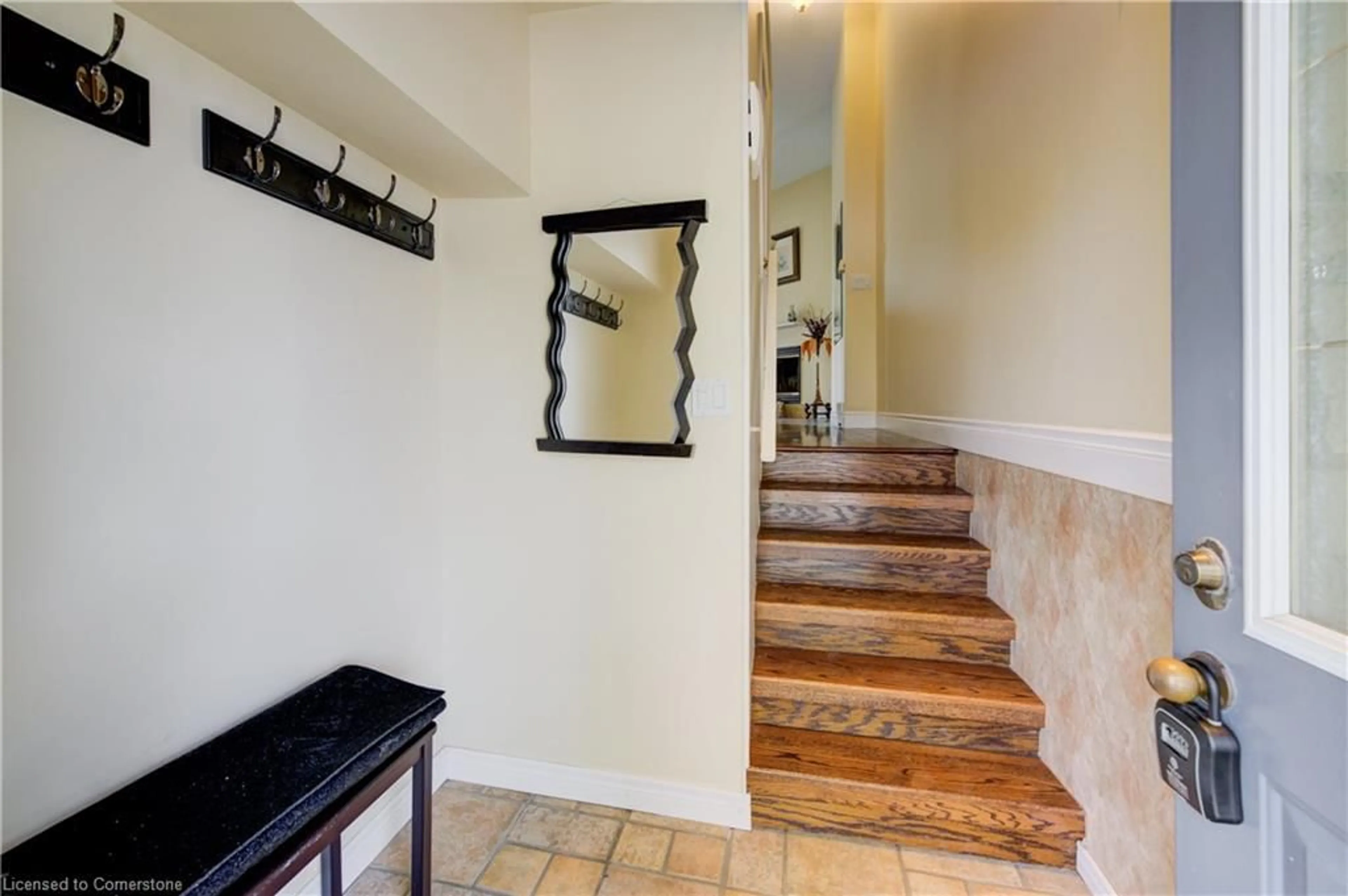 Indoor entryway for 589 Beechwood Dr #26, Waterloo Ontario N2T 2K9