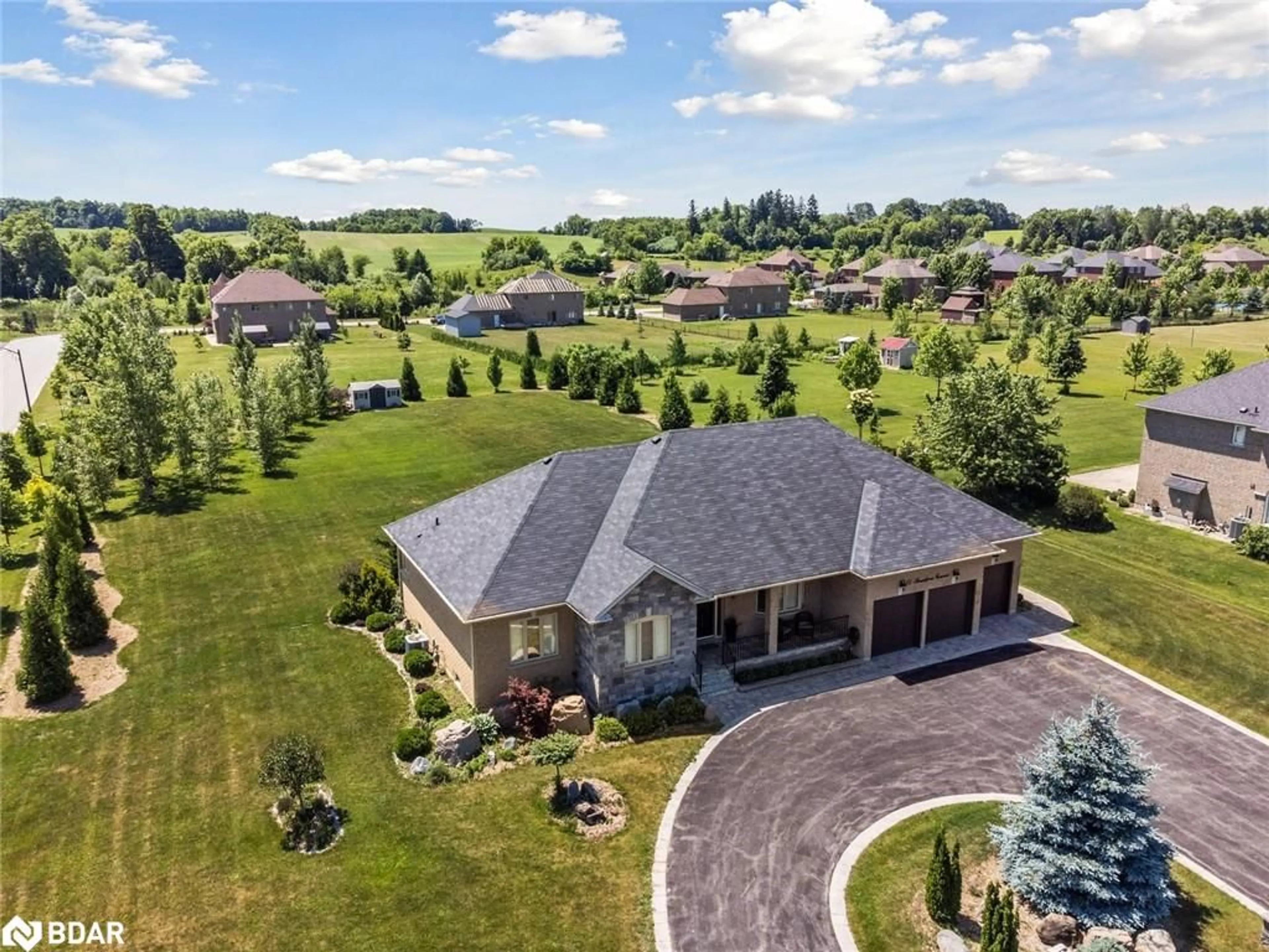 A pic from outside/outdoor area/front of a property/back of a property/a pic from drone, unknown for 66 Stonesthrow Cres, Uxbridge Ontario L0C 1A0