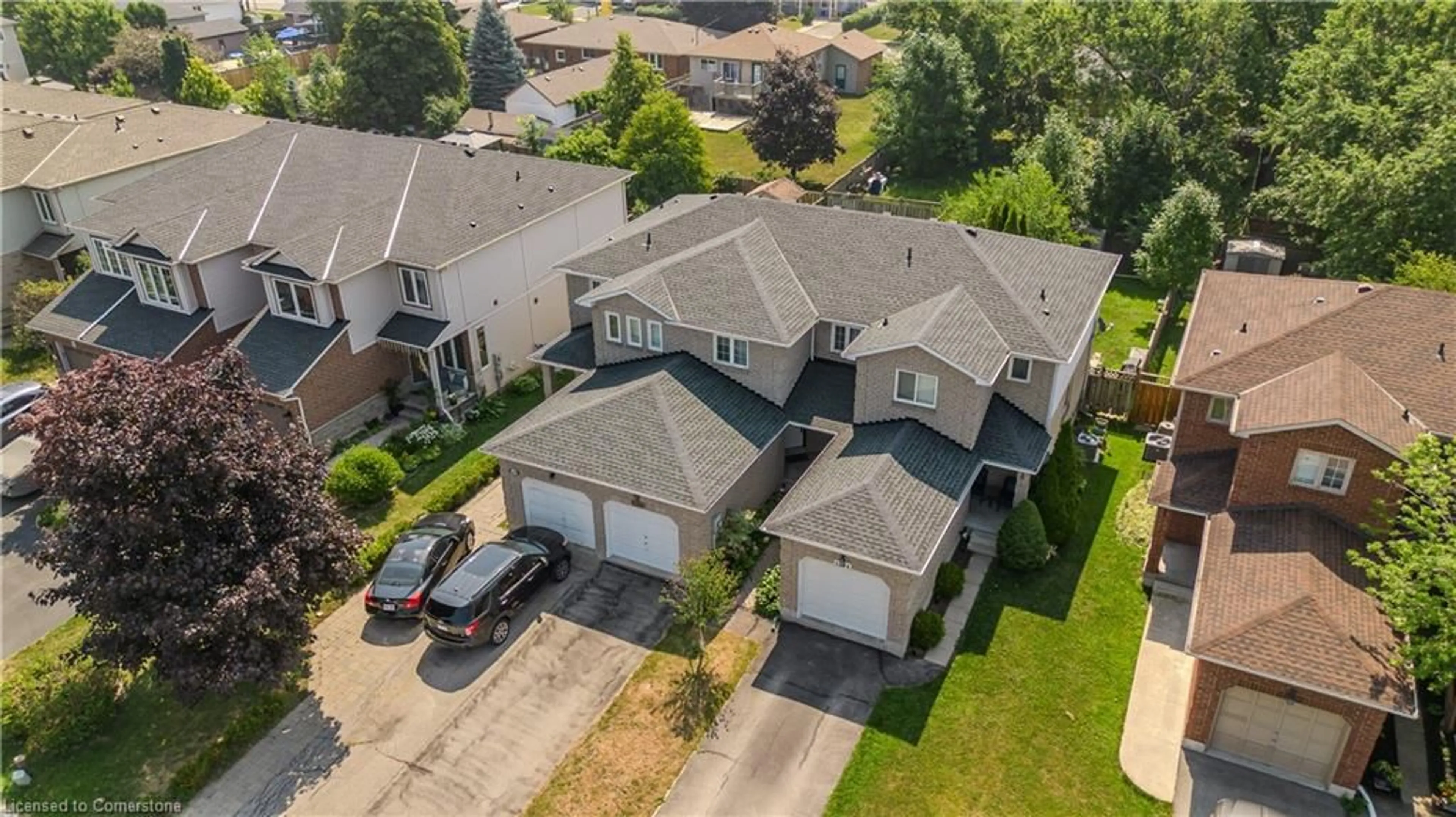 A pic from outside/outdoor area/front of a property/back of a property/a pic from drone, street for 1386 Treeland St, Burlington Ontario L7R 4P4