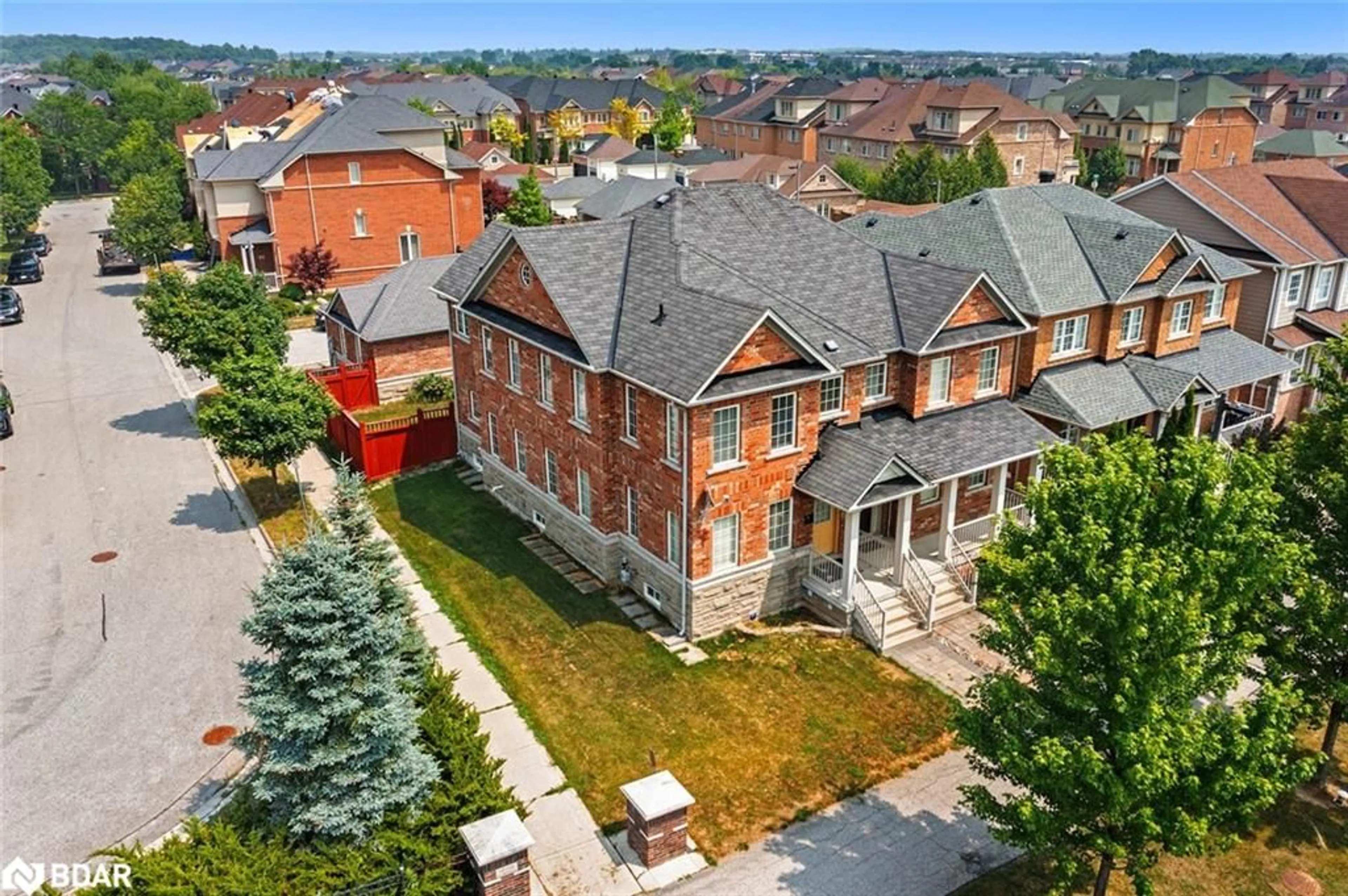 A pic from outside/outdoor area/front of a property/back of a property/a pic from drone, street for 44 The Shire Lane, Markham Ontario L6B 0N2