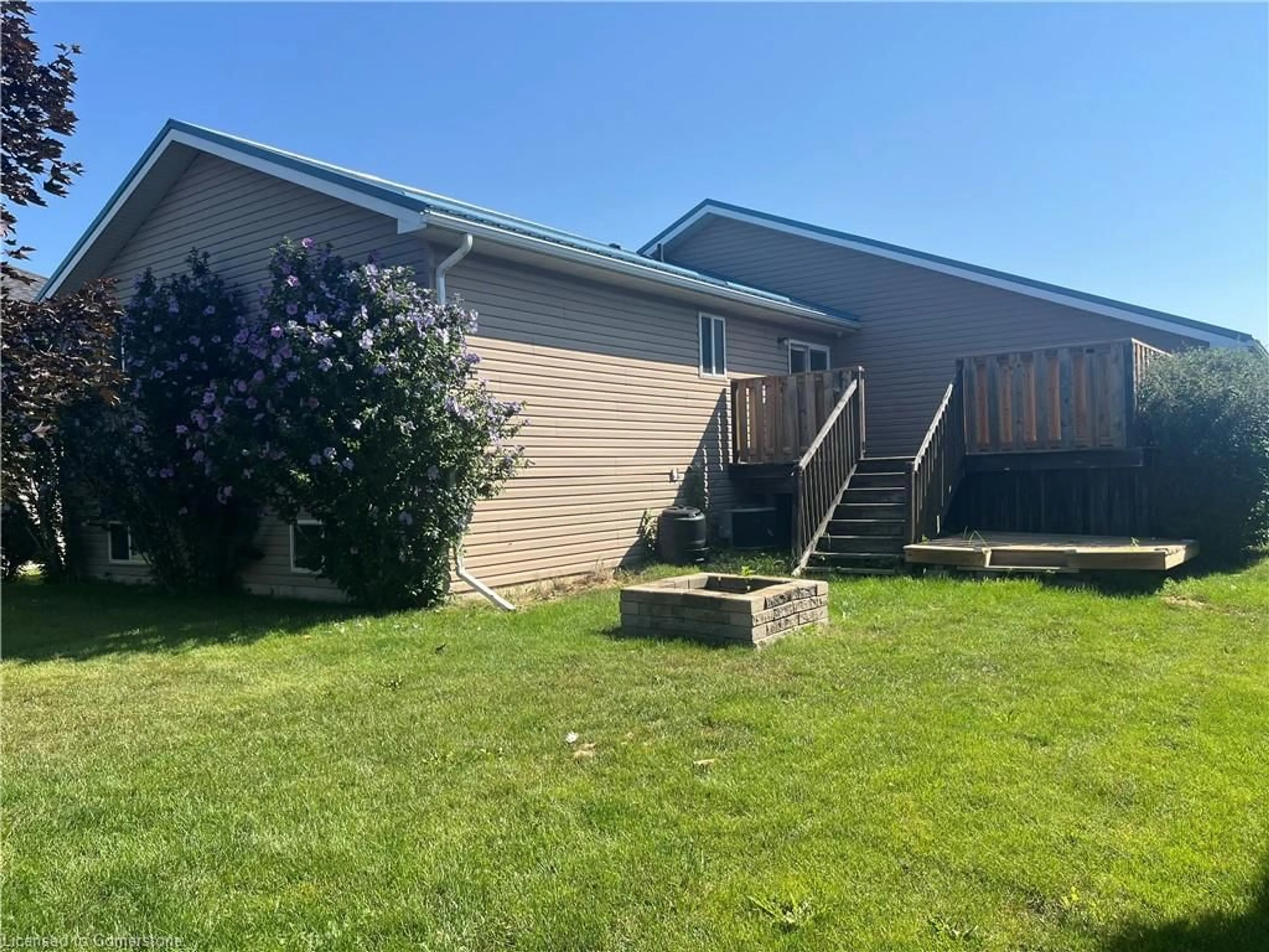 A pic from outside/outdoor area/front of a property/back of a property/a pic from drone, building for 17 Mapleview Dr, Hagersville Ontario N0A 1H0
