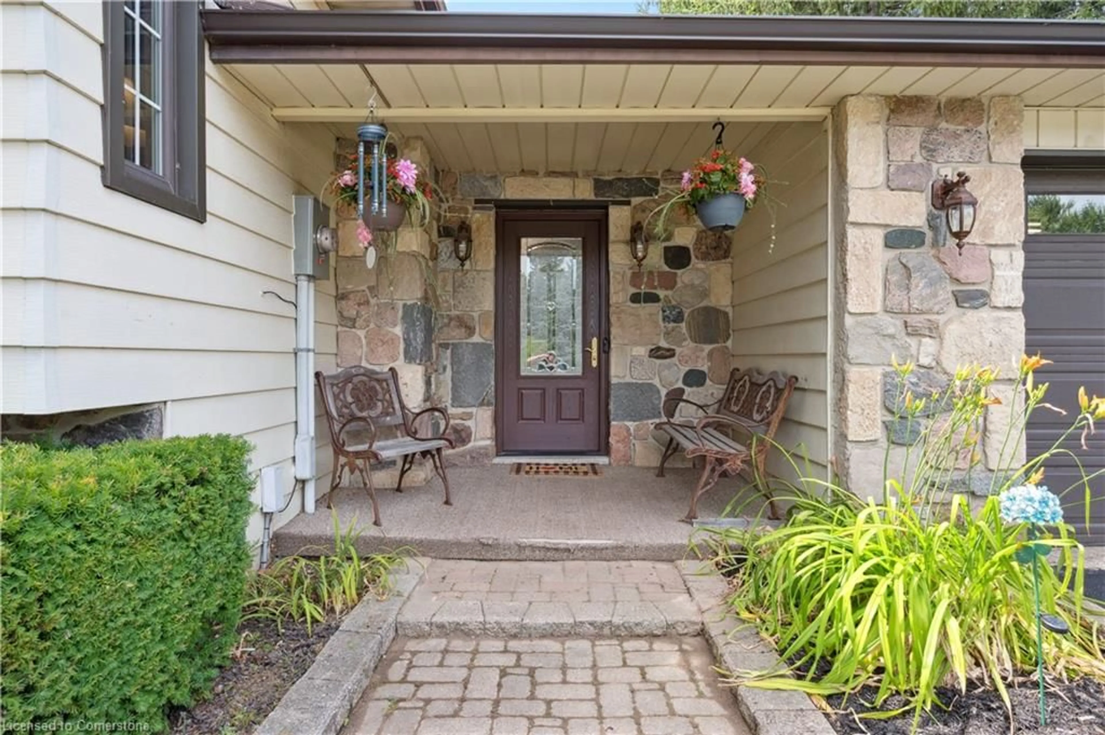 Indoor entryway for 5A Hamilton Dr, Guelph Ontario N1H 6J2