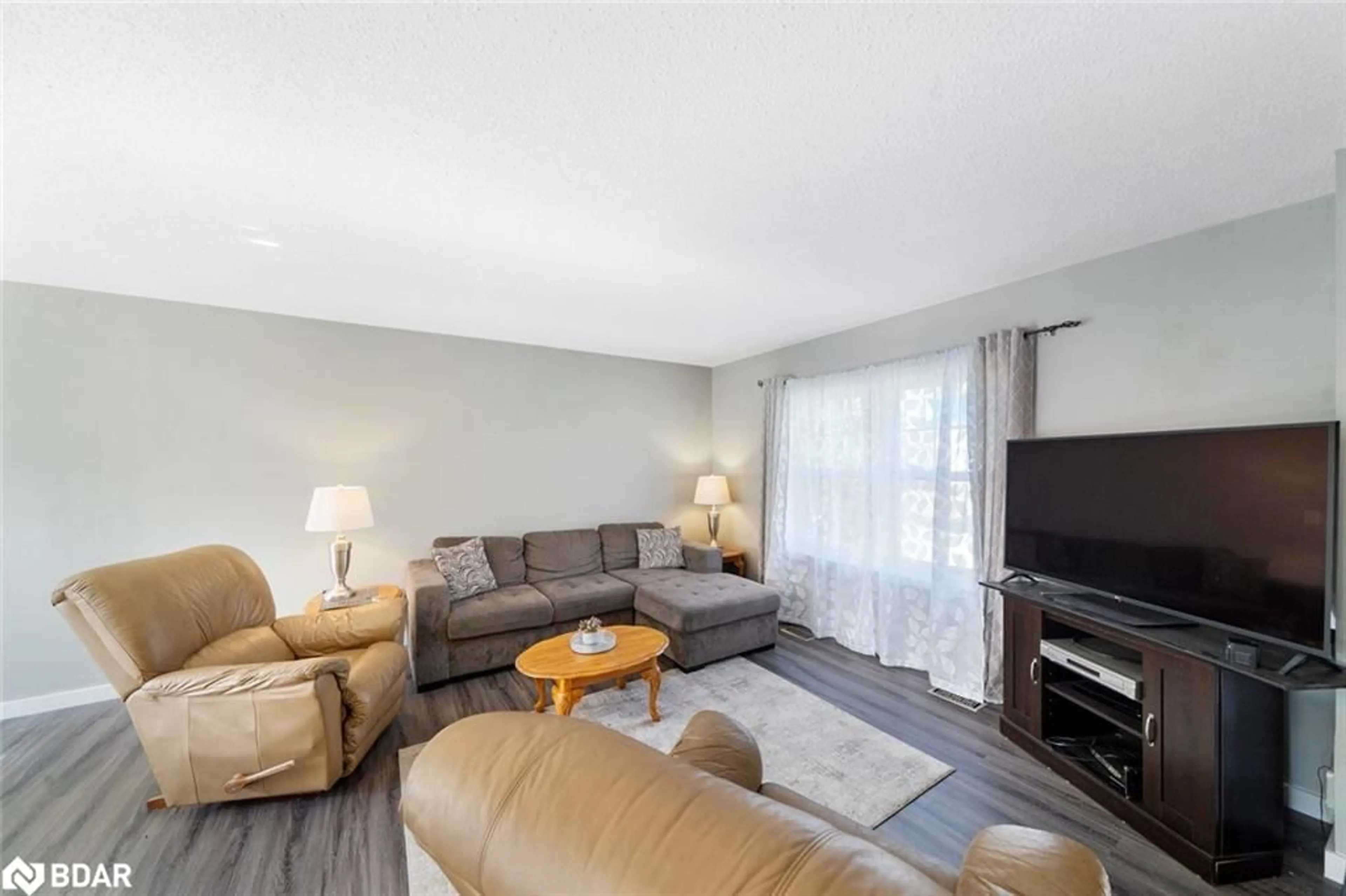 Living room with furniture, unknown for 62 Riverdale Dr, Simcoe Ontario L9Z 1G1