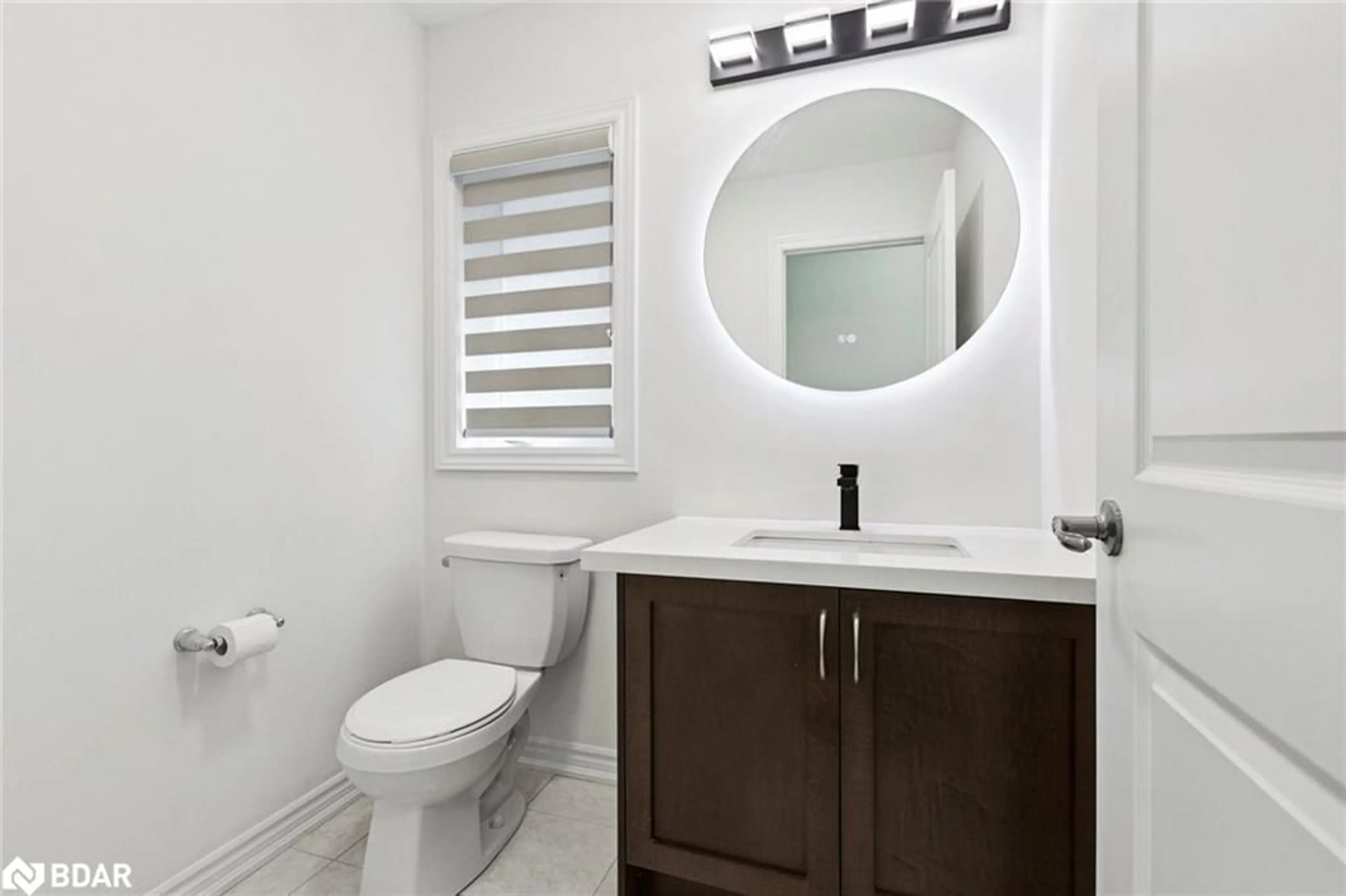 Standard bathroom, ceramic/tile floor for 3 Ingalls Ave, Brantford Ontario N3V 0B7