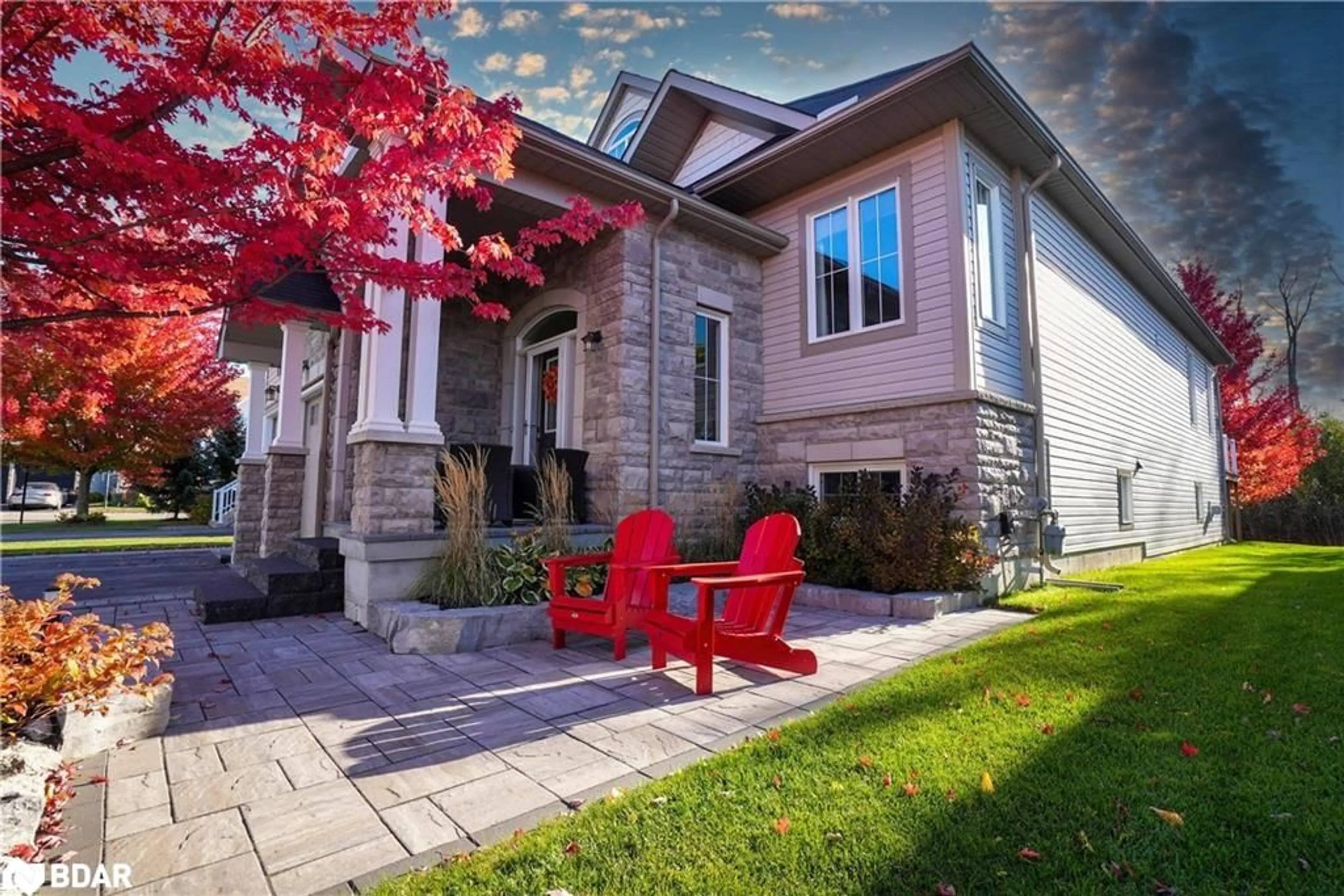 Home with brick exterior material, street for 44 Starboard Cir, Wasaga Beach Ontario L9Z 0E9