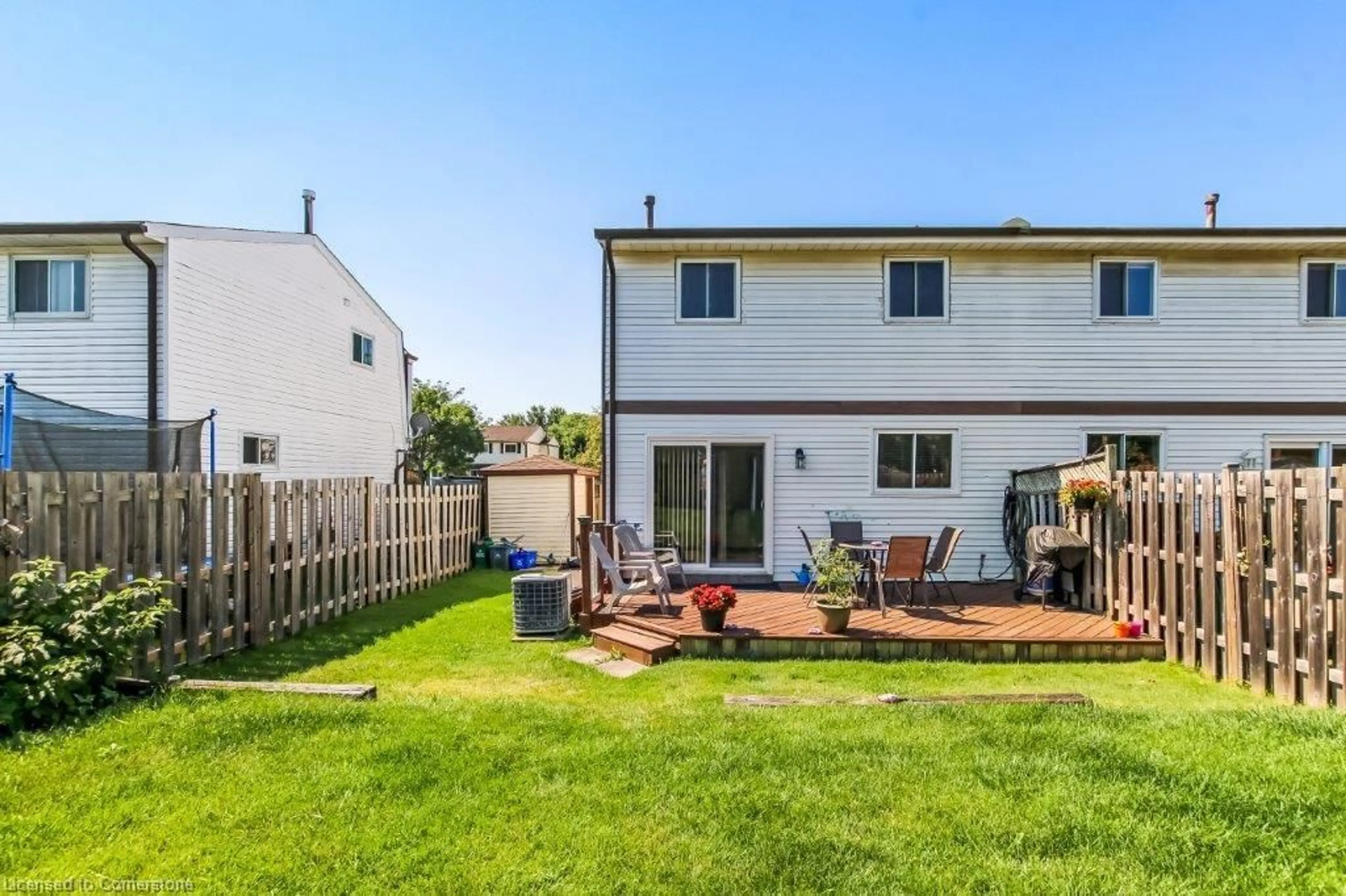 Patio, street for 29 White Owl Cres, Brantford Ontario N3P 1A1