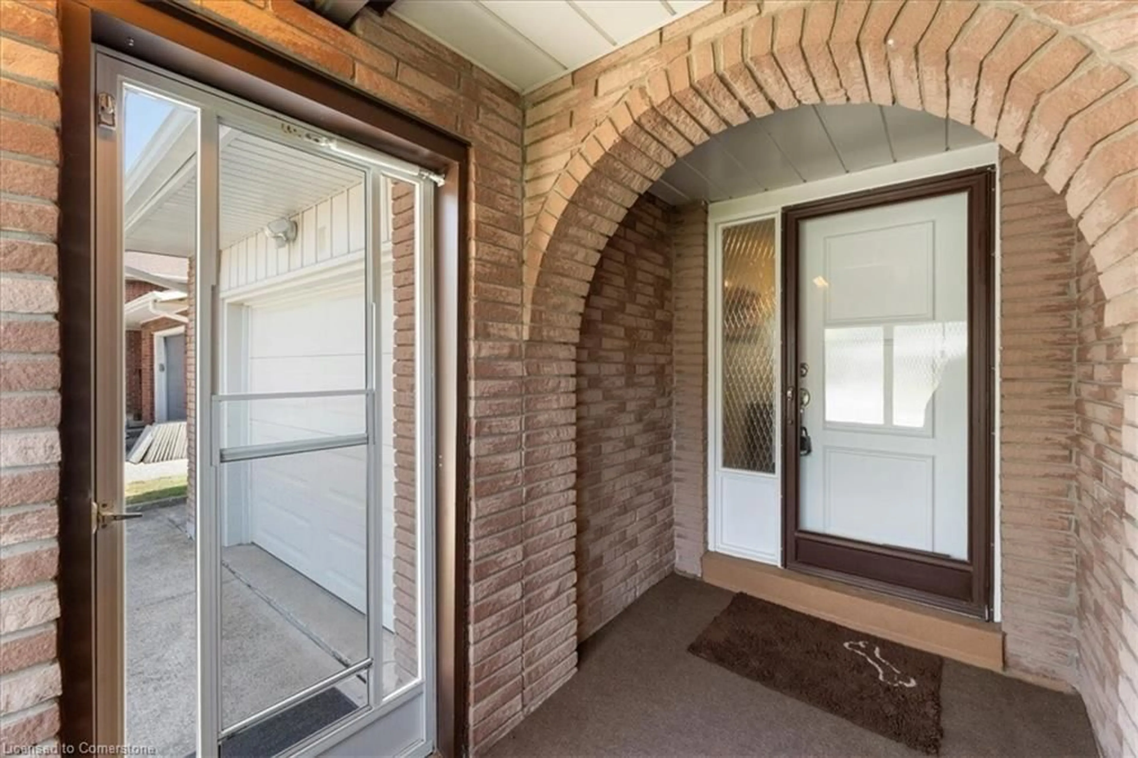 Indoor entryway for 4 Steven St, Welland Ontario L3C 6C4