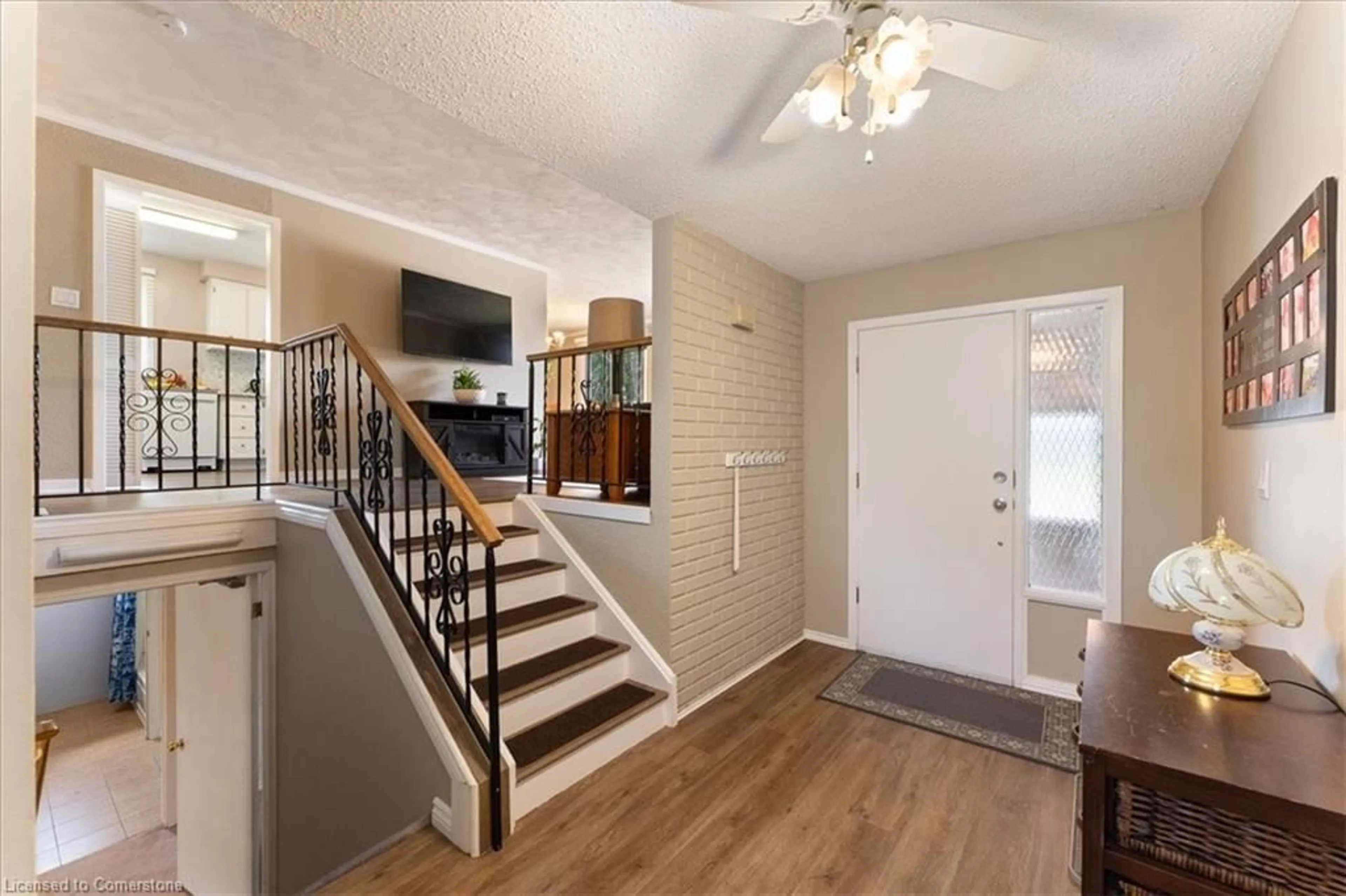 Indoor entryway for 4 Steven St, Welland Ontario L3C 6C4