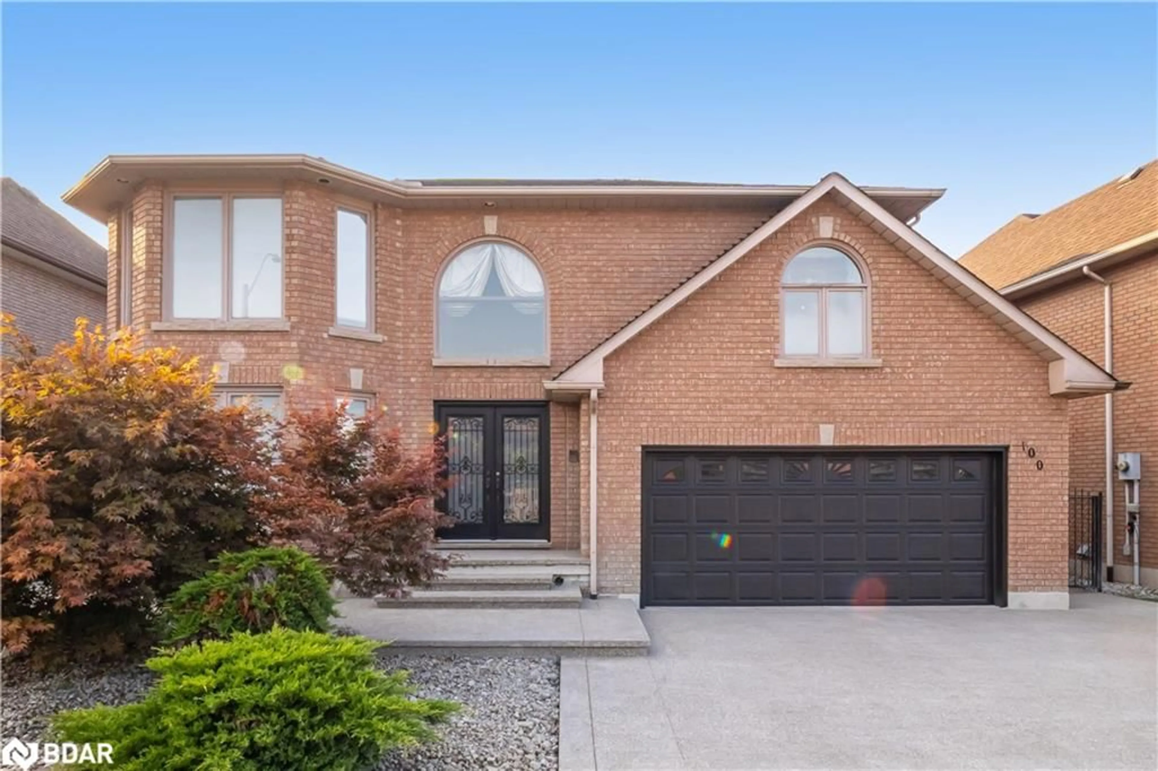 Home with brick exterior material, street for 100 National Dr, Hamilton Ontario L8G 5B3