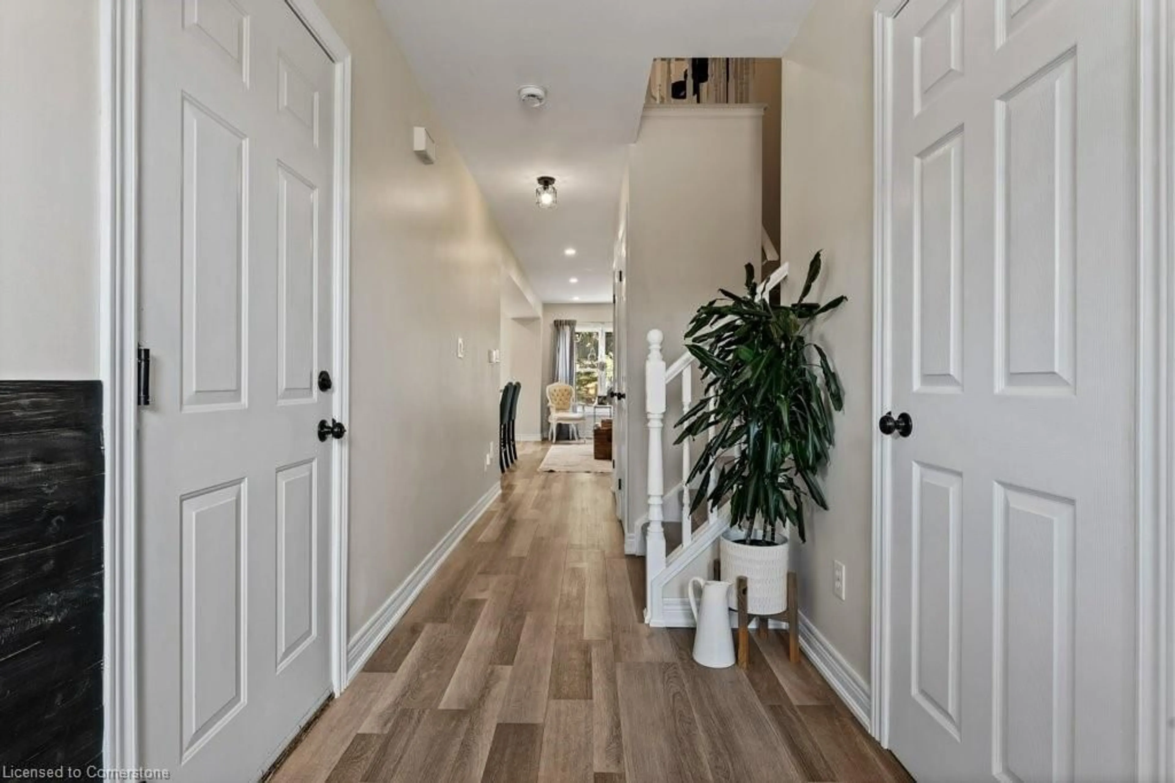 Indoor entryway for 26 Swayze Crt, Smithville Ontario L0R 2A0