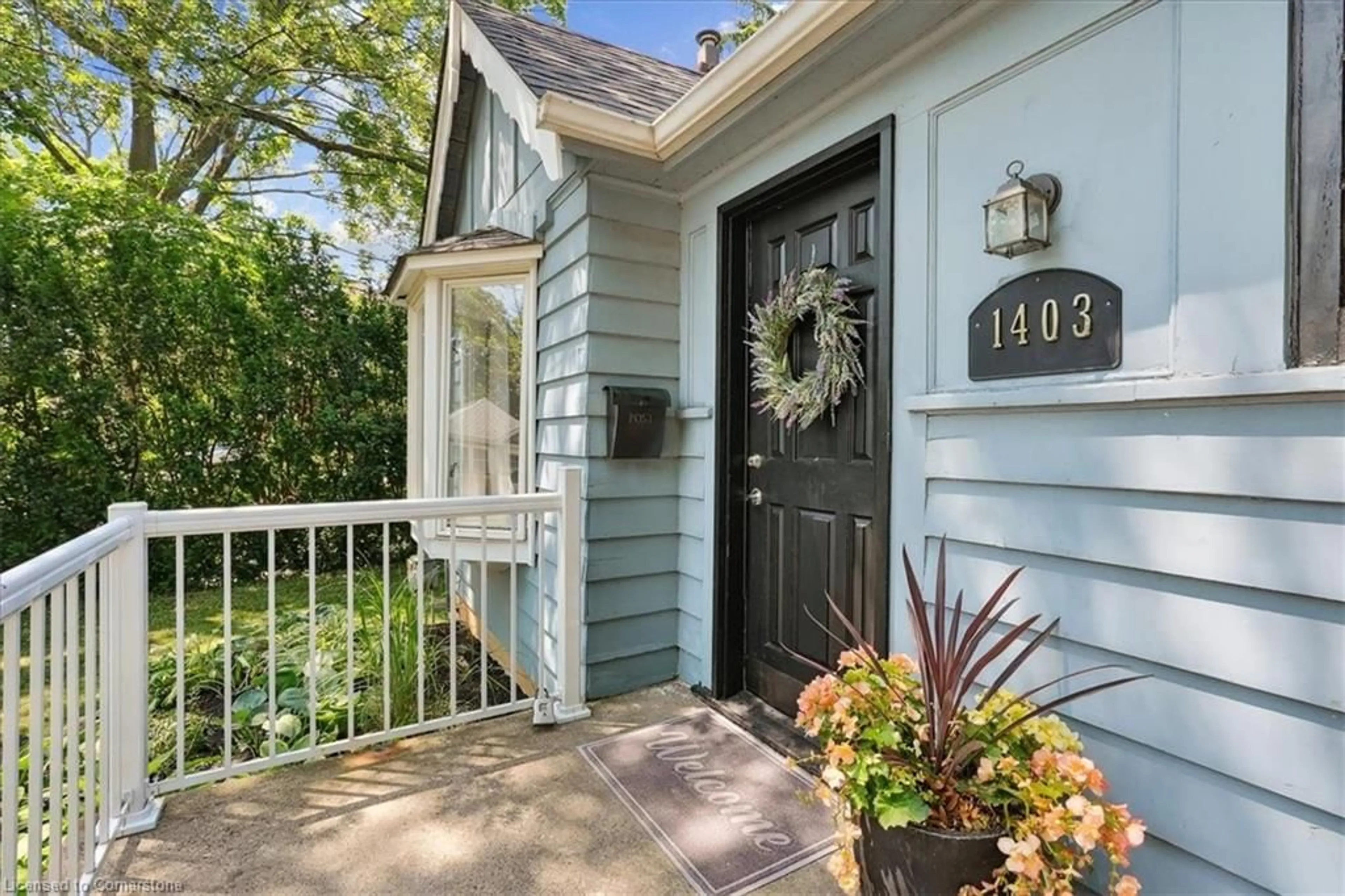 Indoor entryway for 1403 Birch Ave, Burlington Ontario L7S 1J2