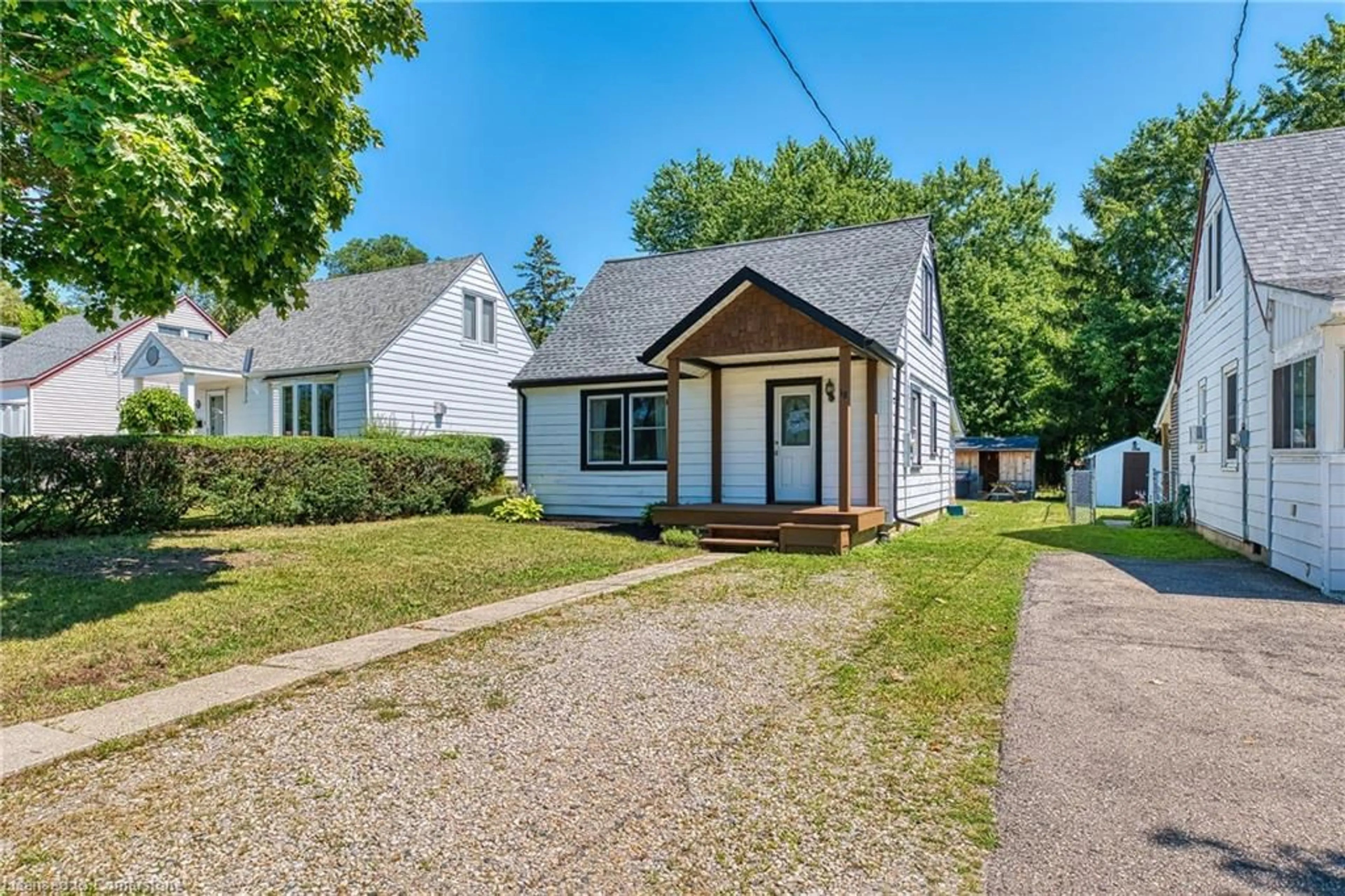 Unknown for 38 Oak St, Stratford Ontario N5A 2G1