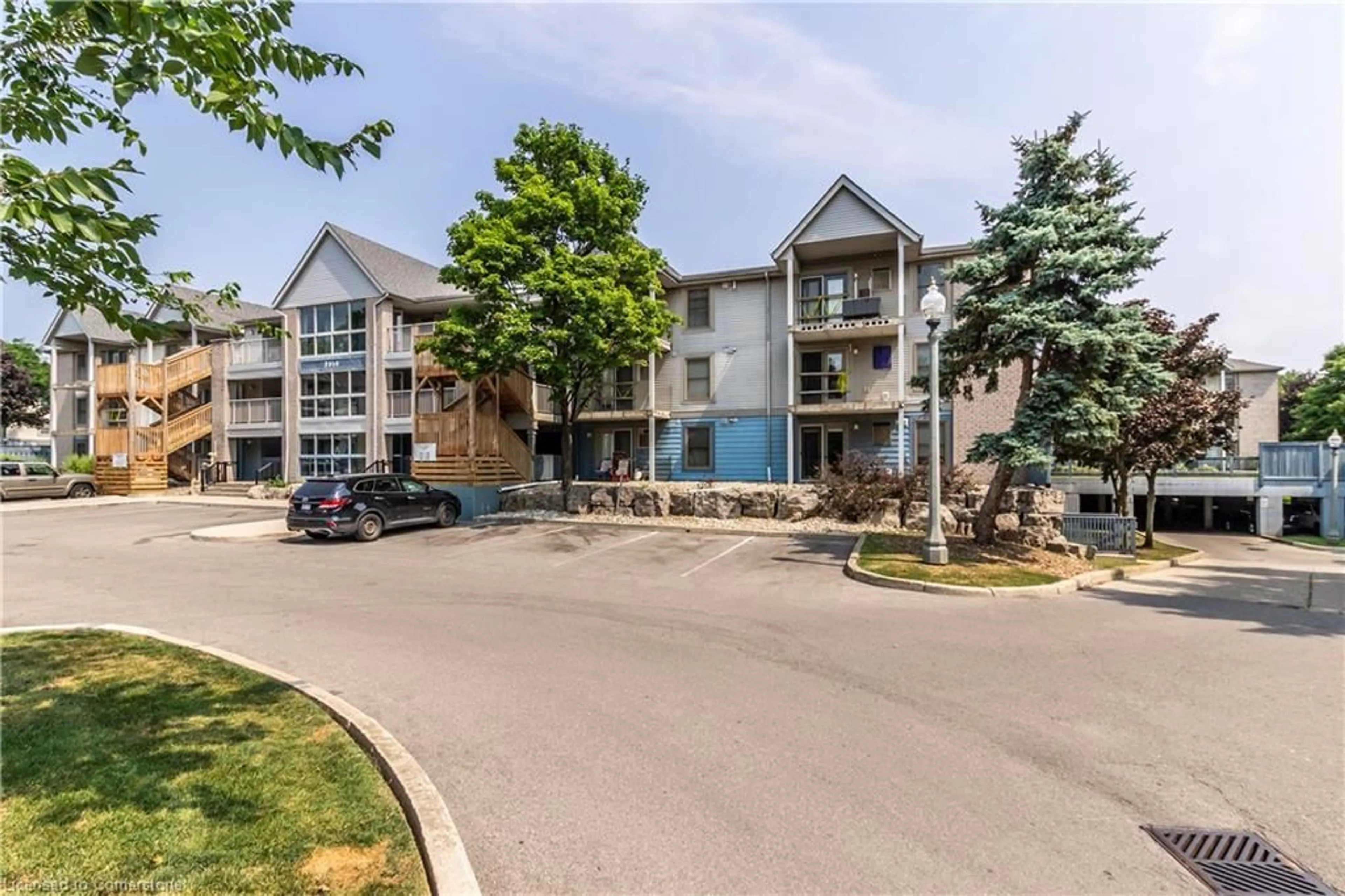 Patio, unknown for 2010 Cleaver Ave #207, Burlington Ontario L7M 4C1