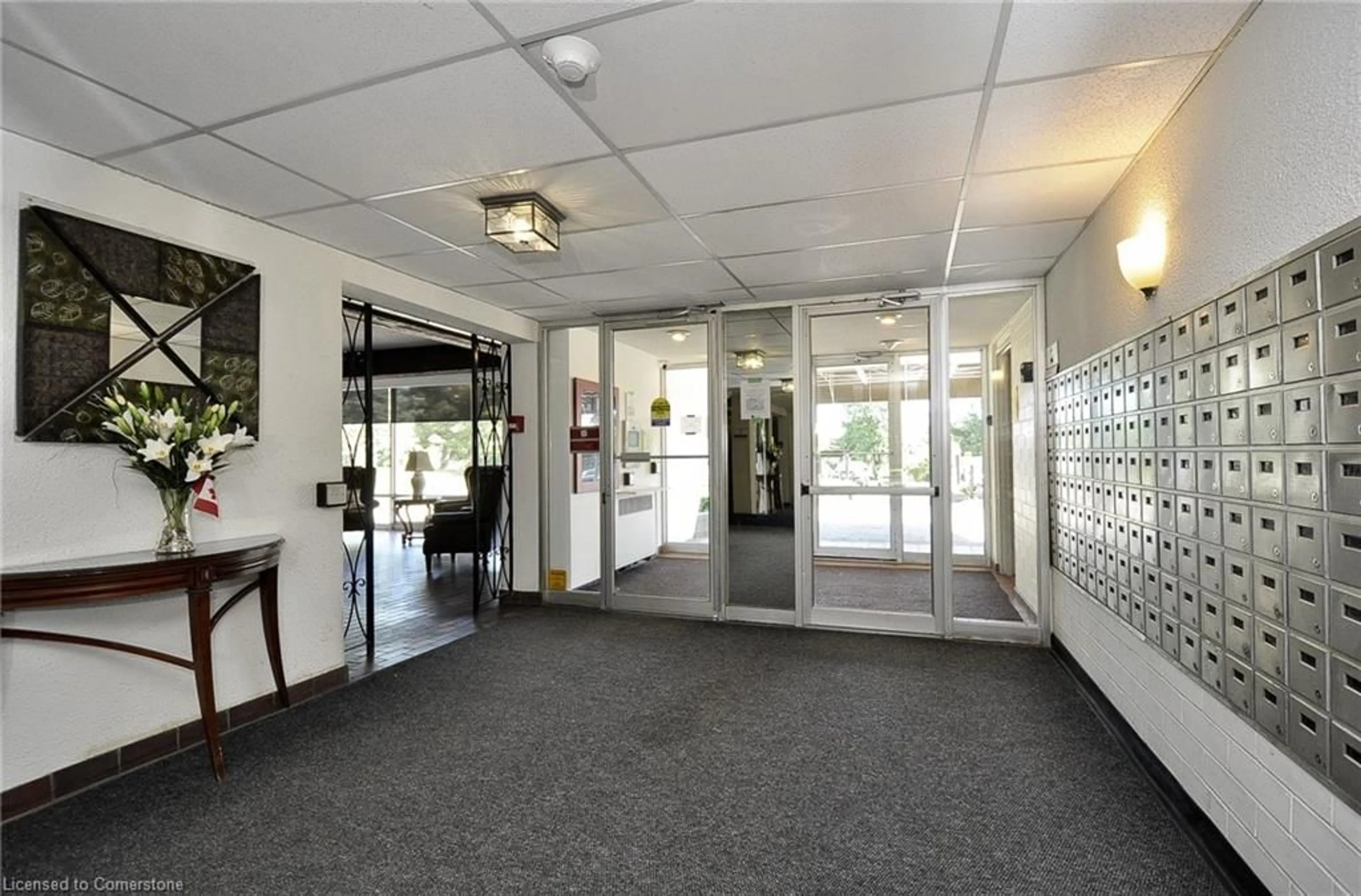 Indoor foyer for 225 Harvard Pl #601, Waterloo Ontario N2J 4H4