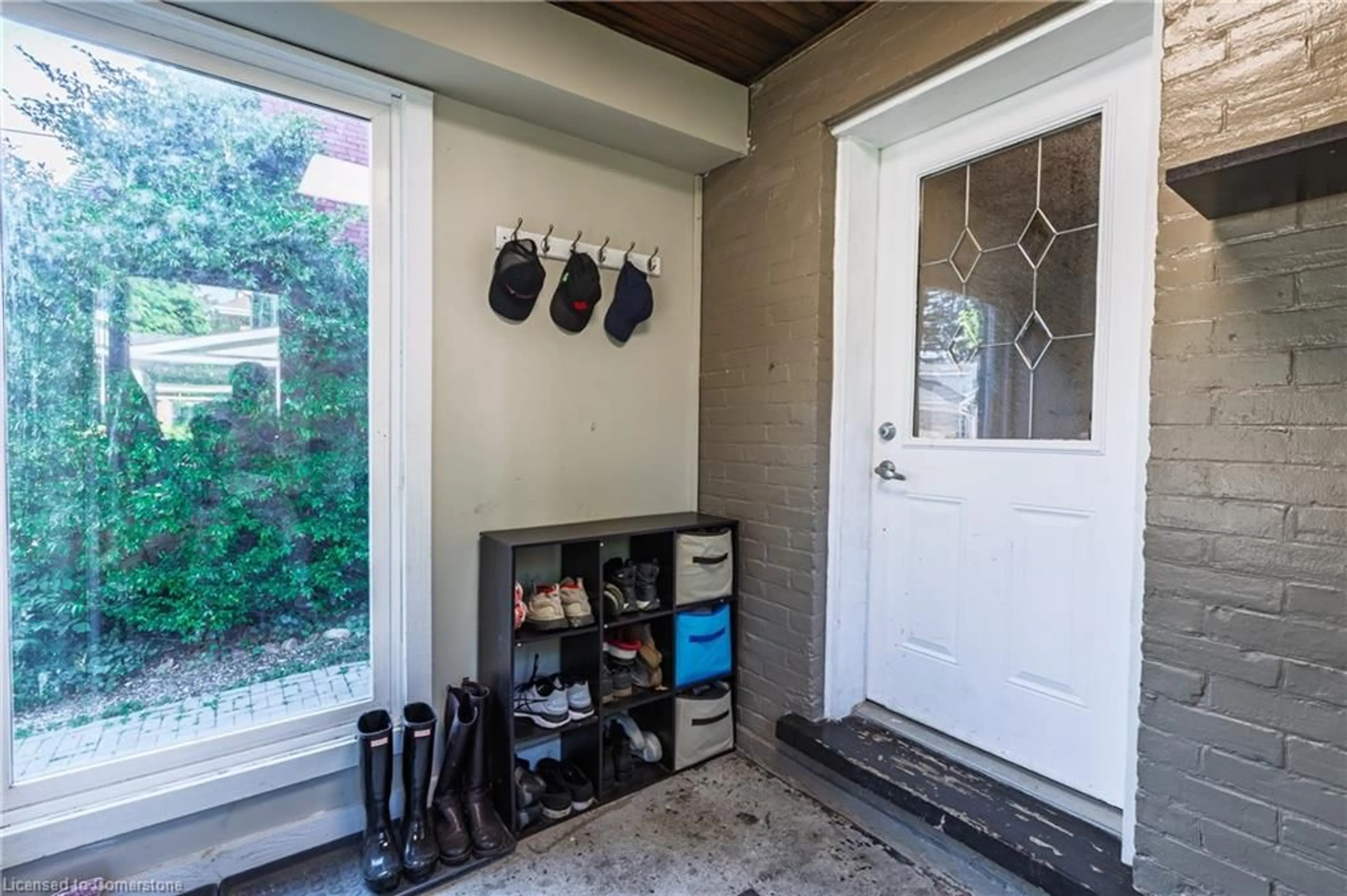 Indoor entryway for 499 Canterbury St, Woodstock Ontario N4S 4K6