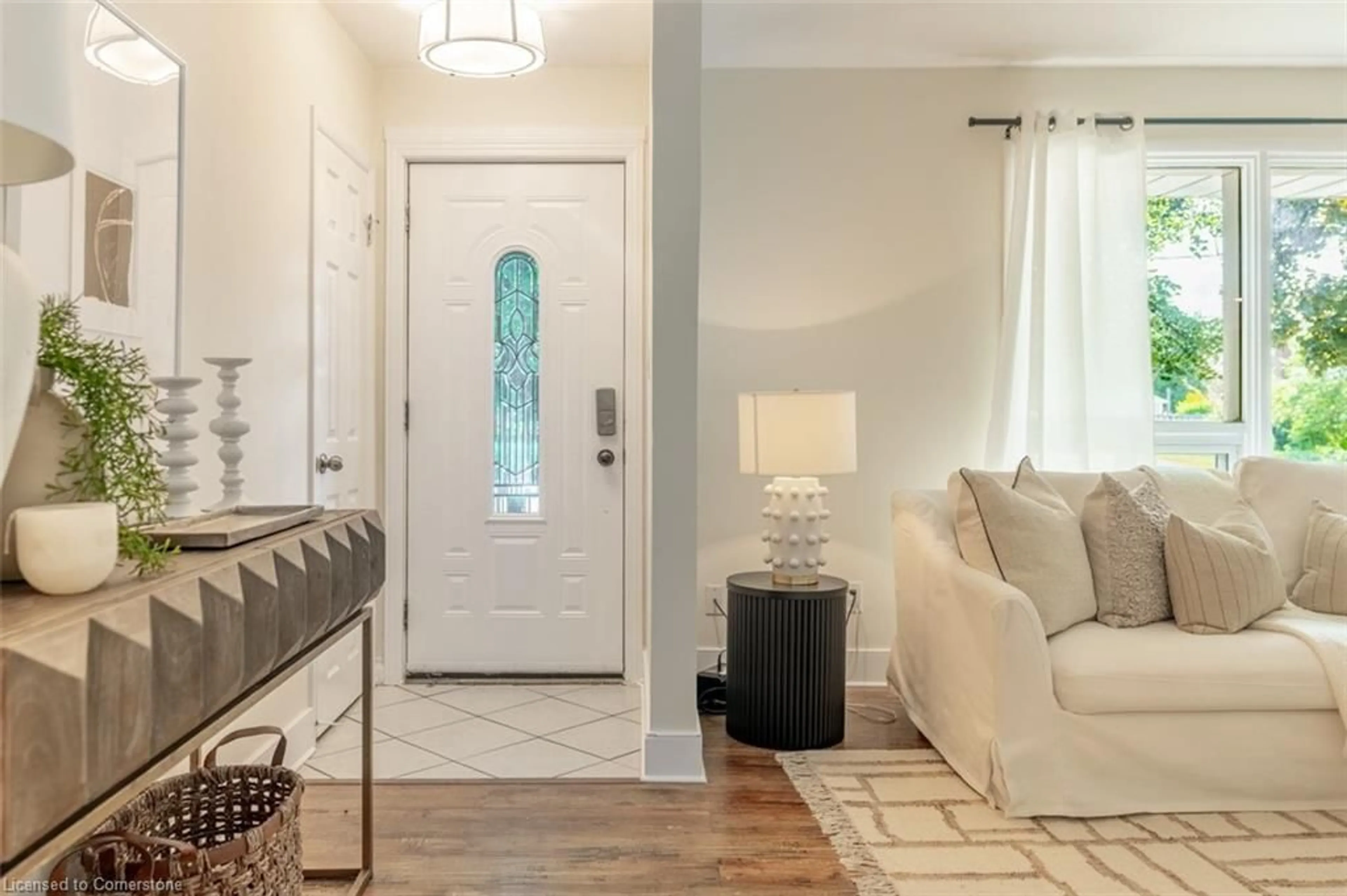 Indoor entryway for 182 Metcalfe St, Guelph Ontario N1E 4Y3