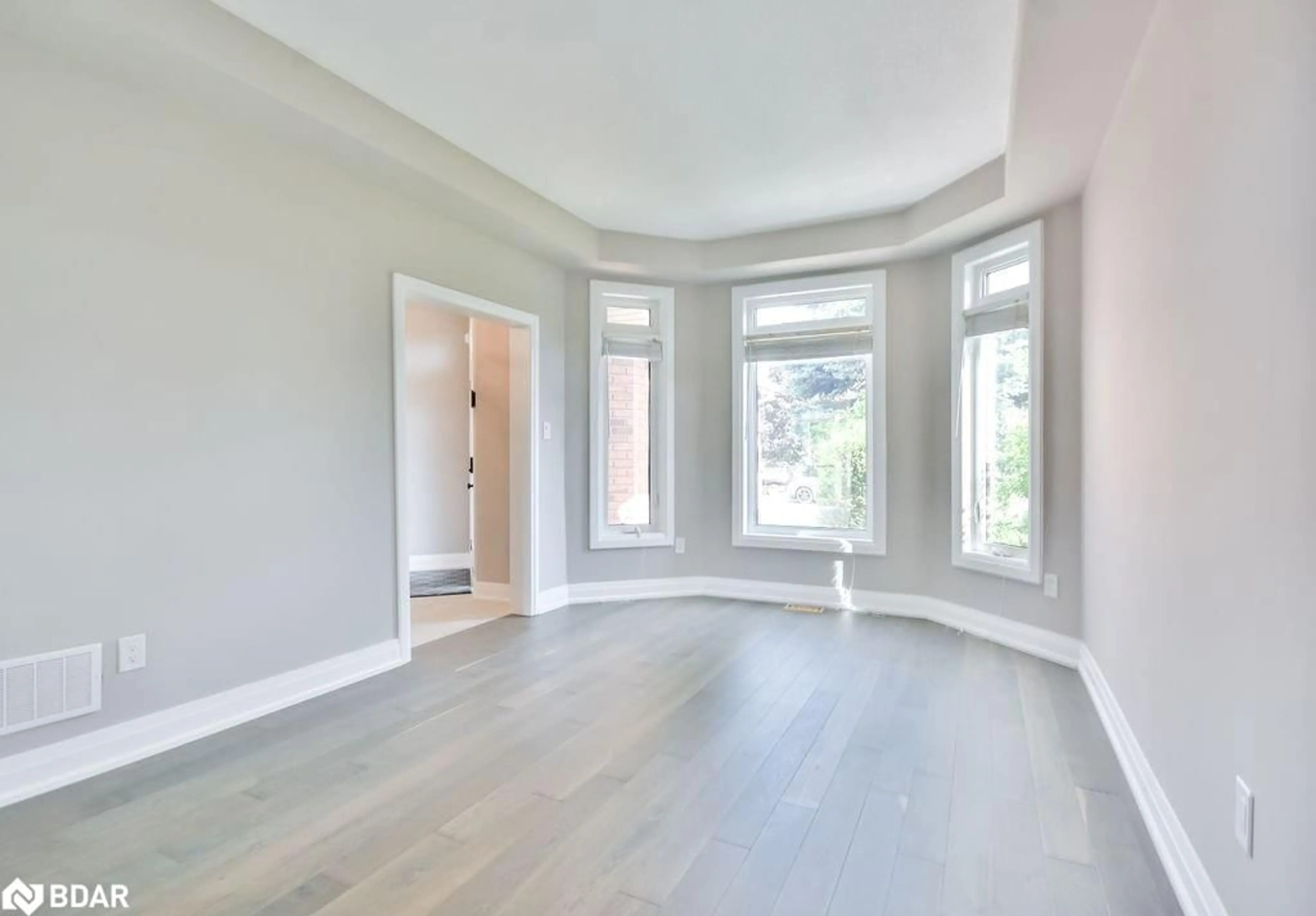Indoor entryway for 1908 Emerald Crt, Innisfil Ontario L9S 2A4