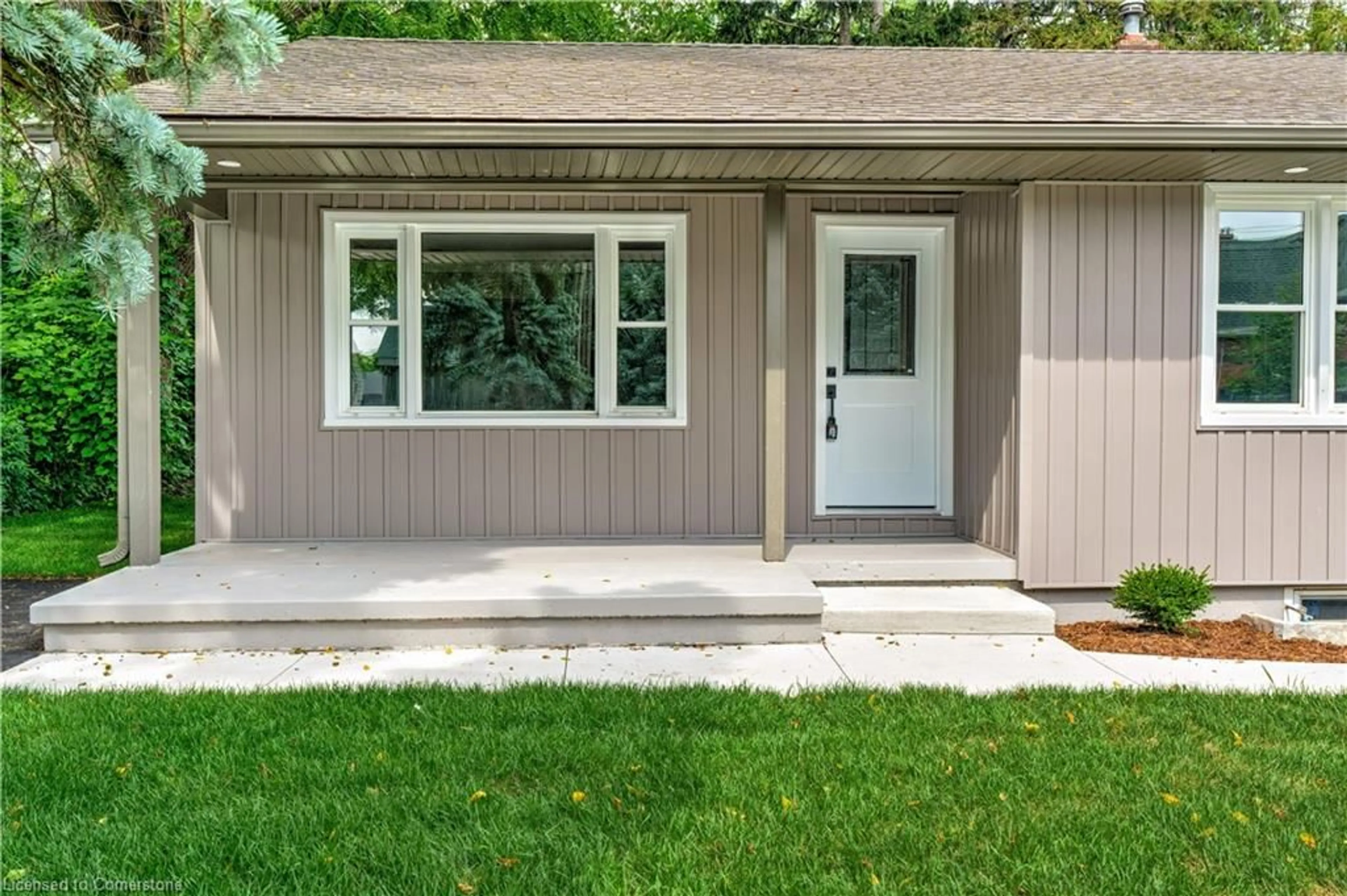 Home with vinyl exterior material, street for 4290 Crescent Ave, Beamsville Ontario L0R 1B8