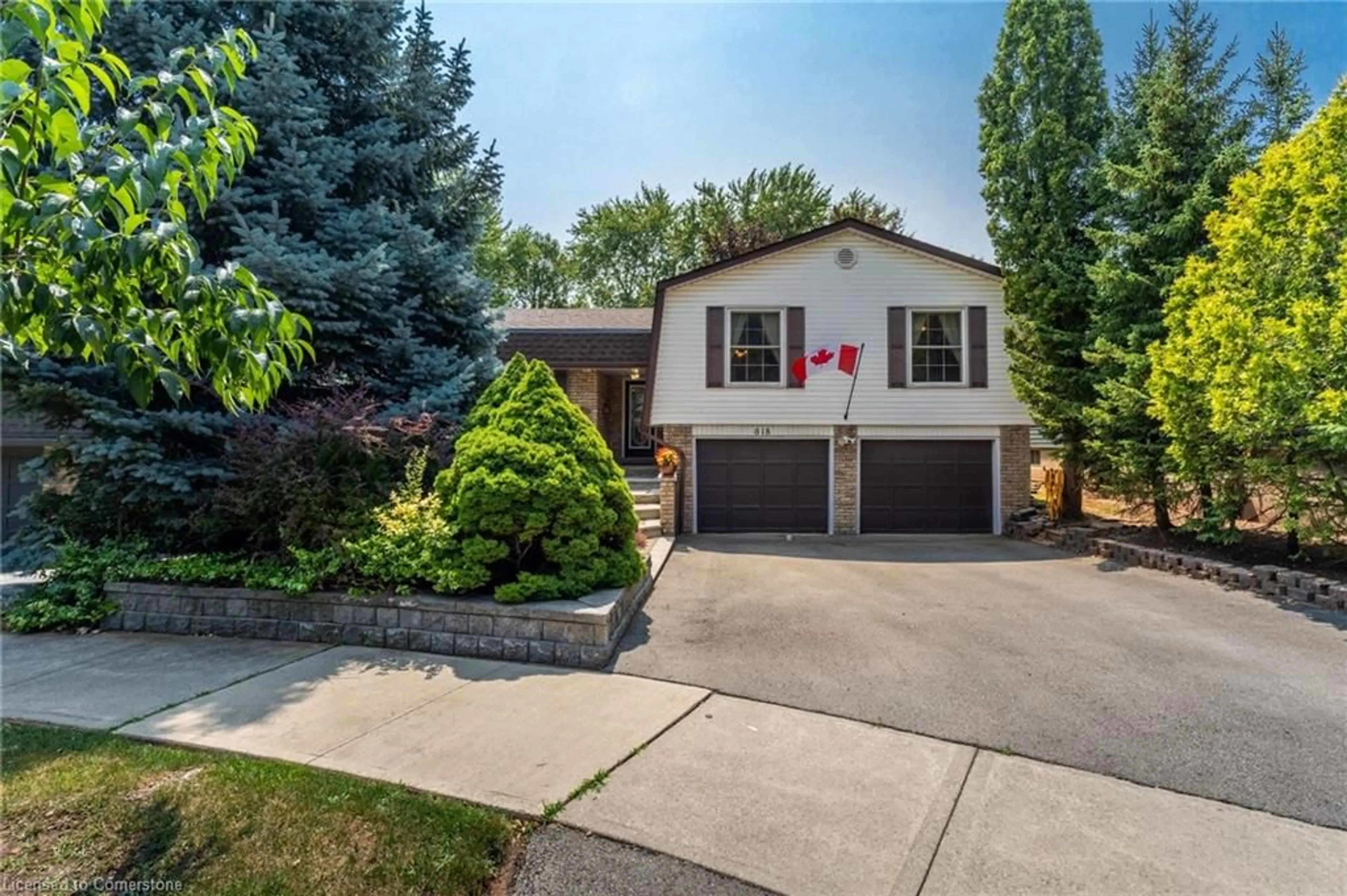 Home with vinyl exterior material, street for 618 Empress Cres, Burlington Ontario L7L 5E8