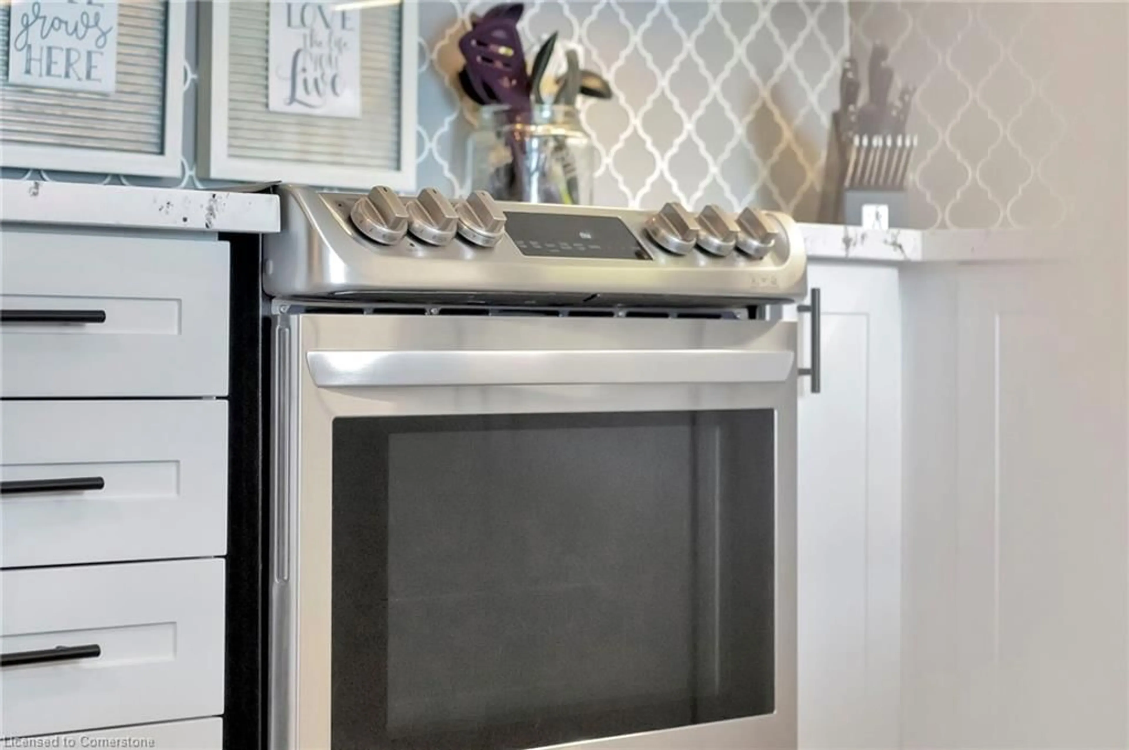 Contemporary kitchen, ceramic/tile floor for 58 Featherstone St, Kitchener Ontario N2R 1Z4