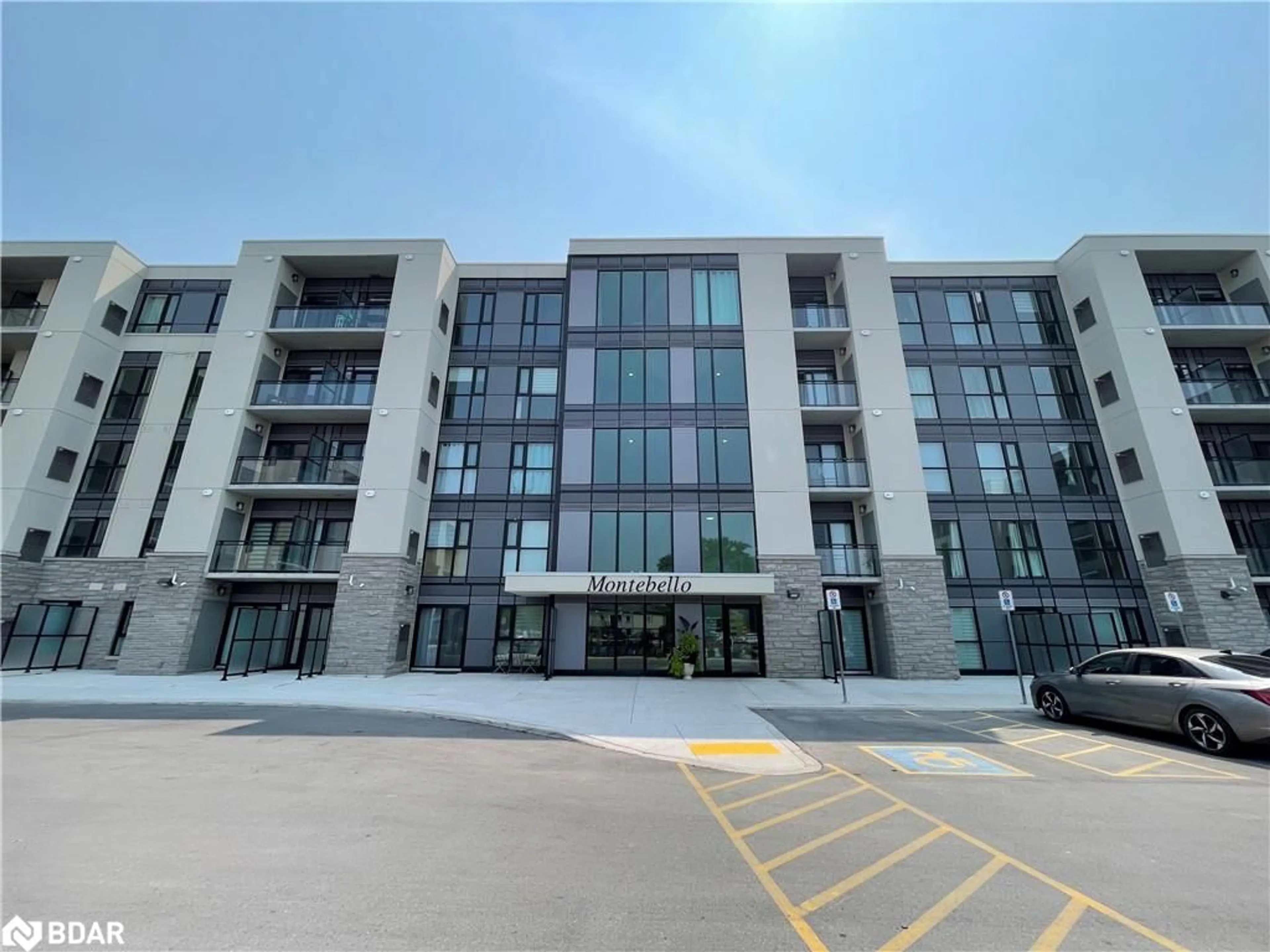 Indoor foyer for 50 Herrick Ave #115, St. Catharines Ontario L2P 2T9