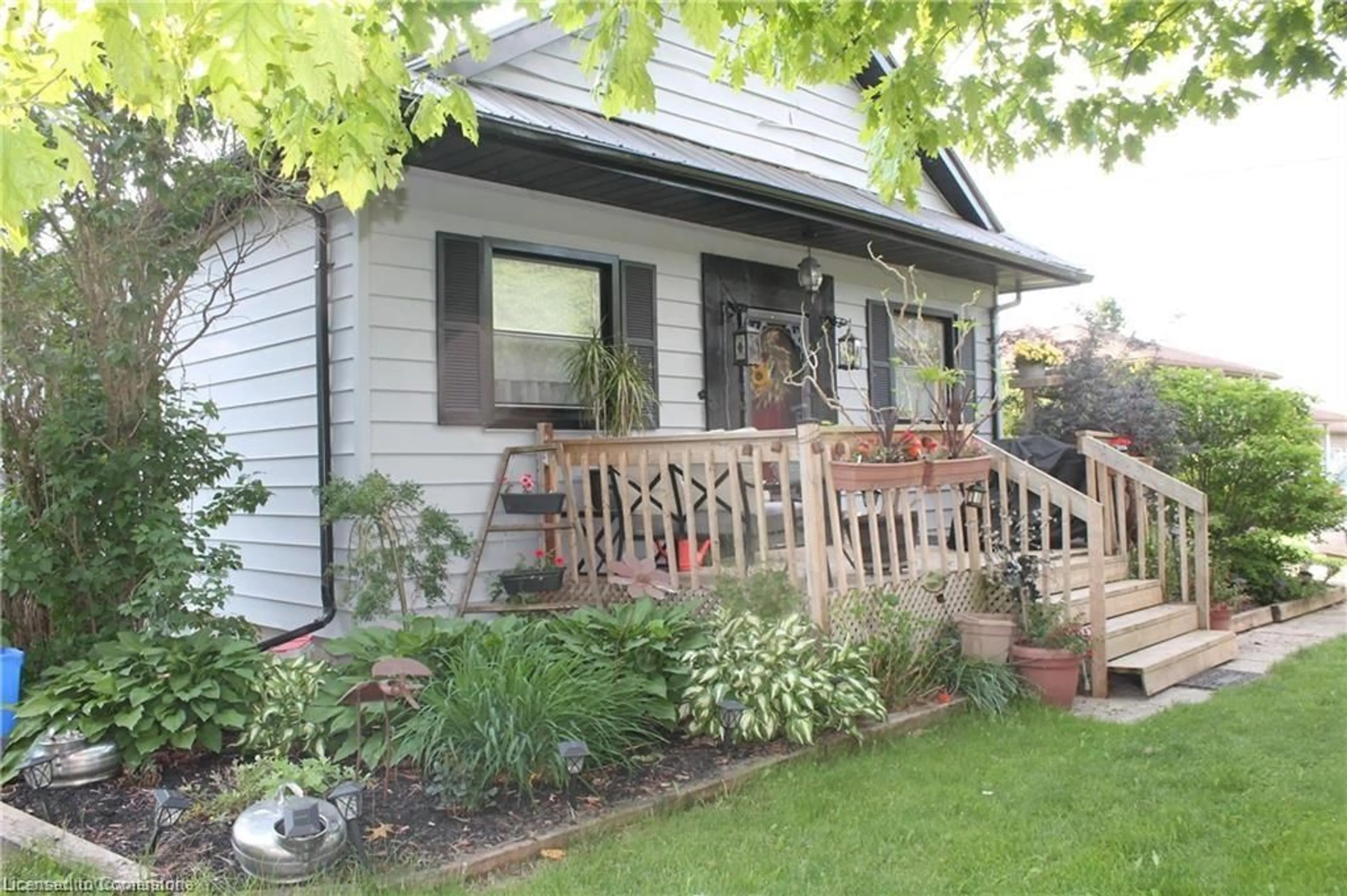 Patio, street for 7994 Wellington 12 Rd, Mapleton Ontario N0G 1A0