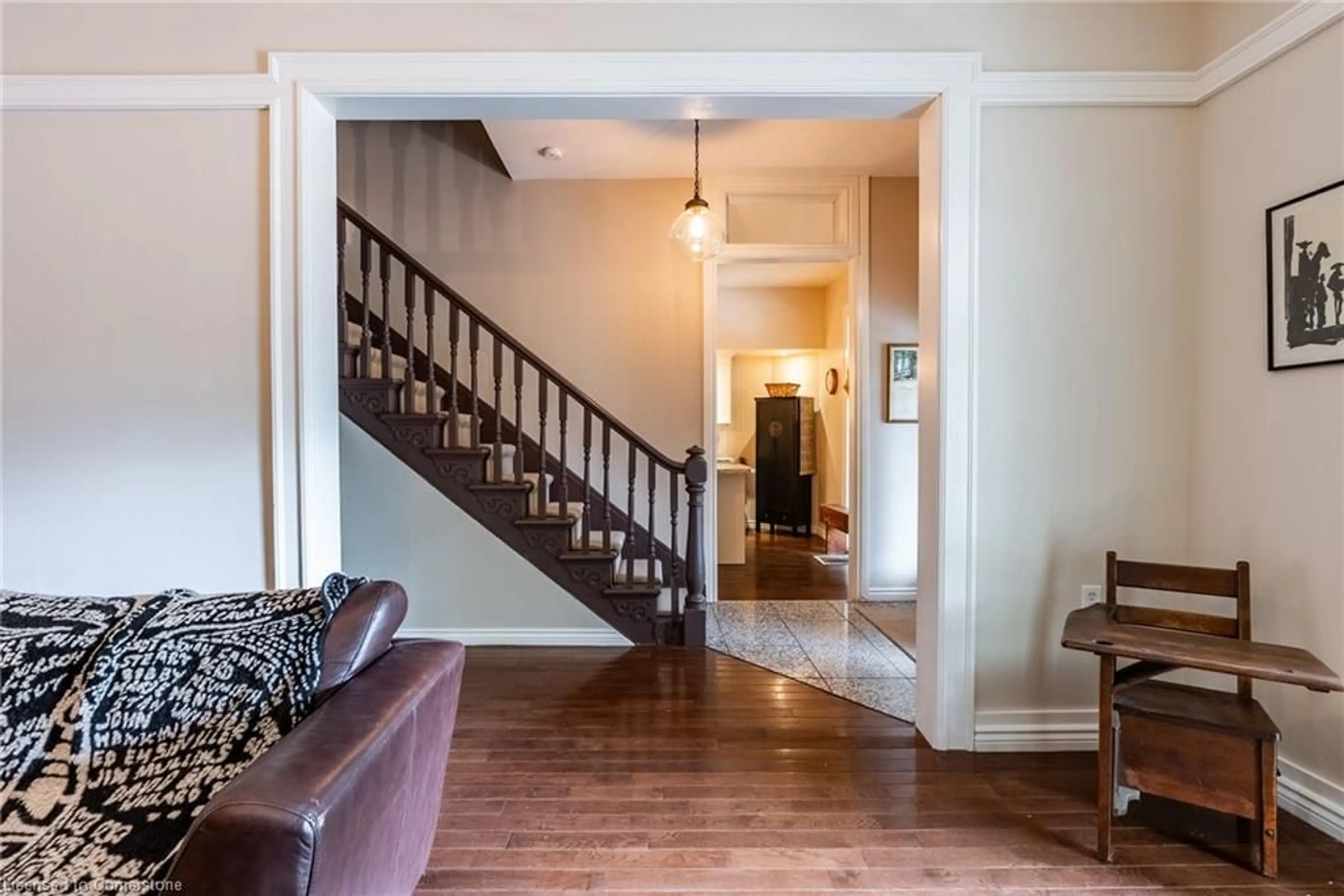 Indoor entryway for 954 Beach Blvd, Hamilton Ontario L8H 6Z4