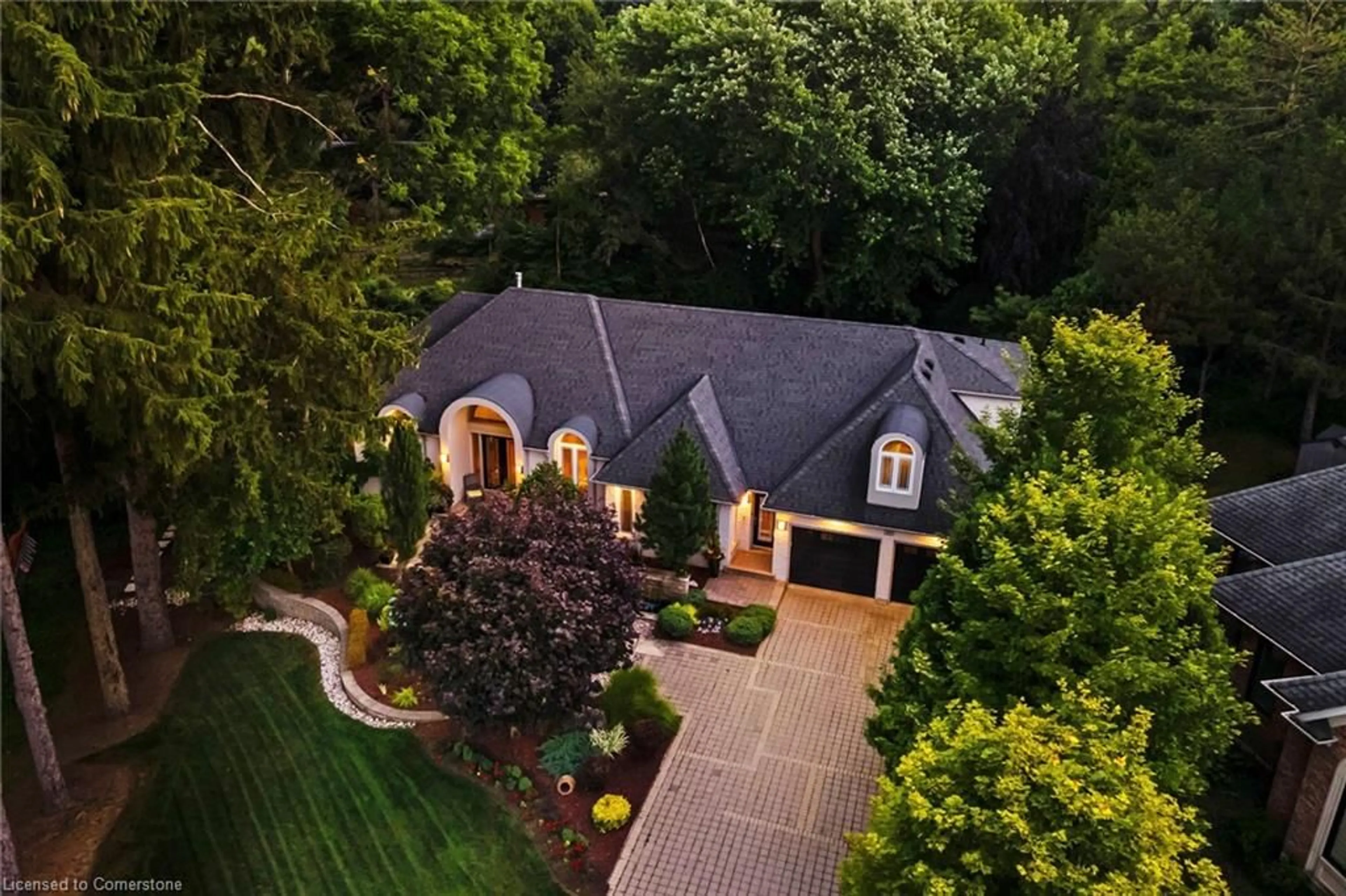 A pic from outside/outdoor area/front of a property/back of a property/a pic from drone, street for 34 Harrington Pl, Ancaster Ontario L9G 4Z2