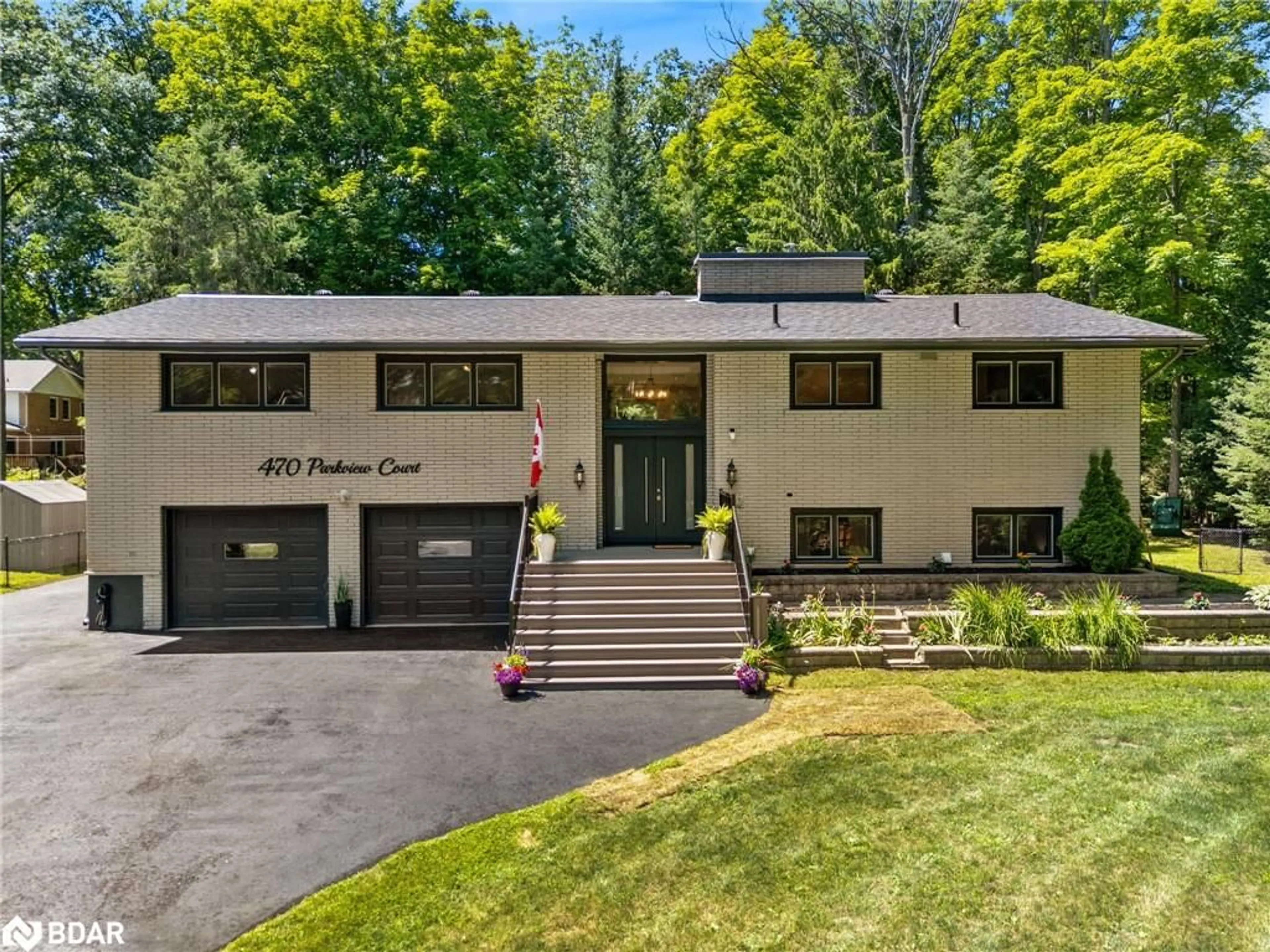 Home with vinyl exterior material, unknown for 470 Parkview Crt, Midland Ontario L4R 5G3