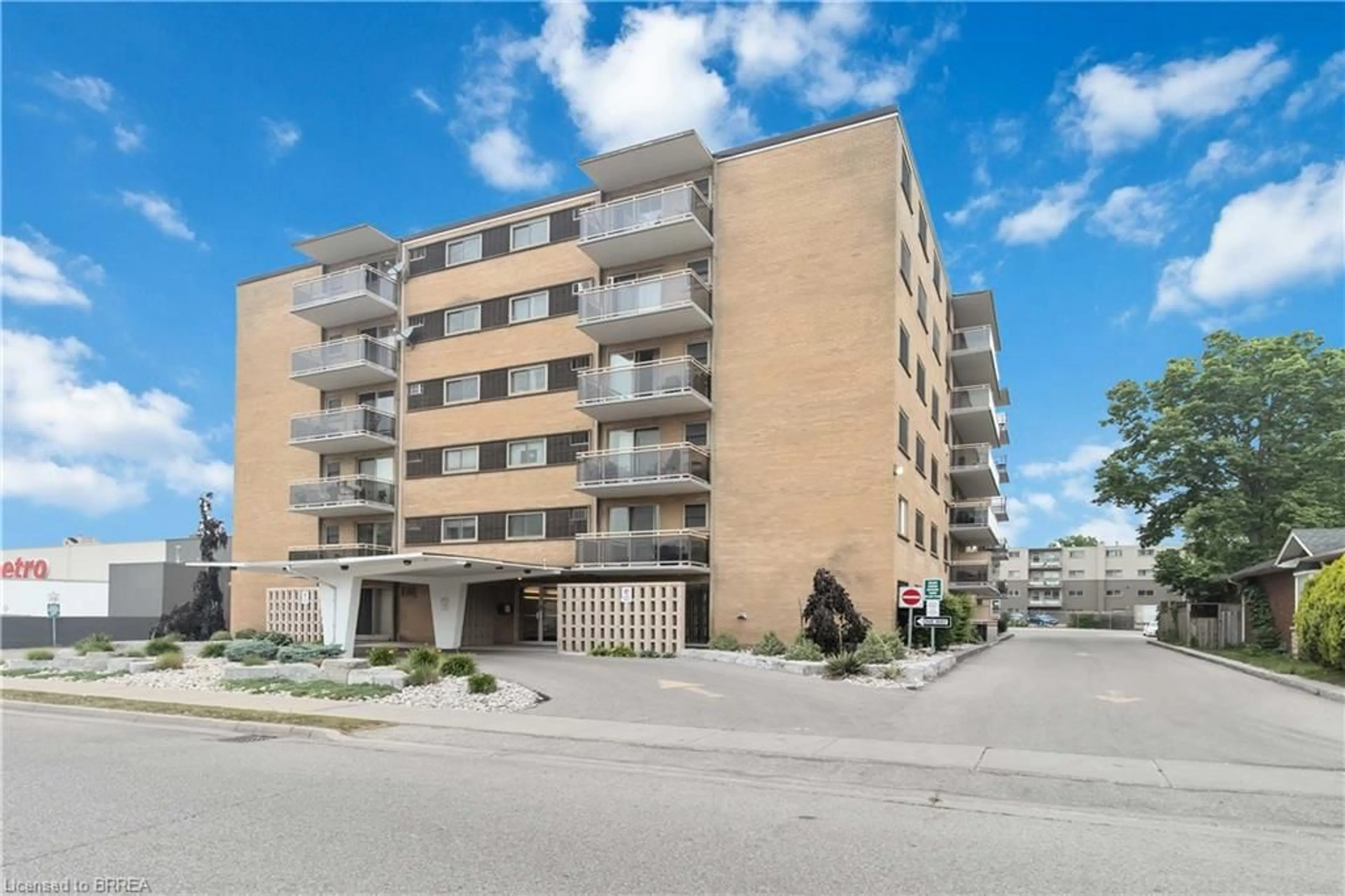 Patio, building for 87 St George St #604, Brantford Ontario N3R 1V5