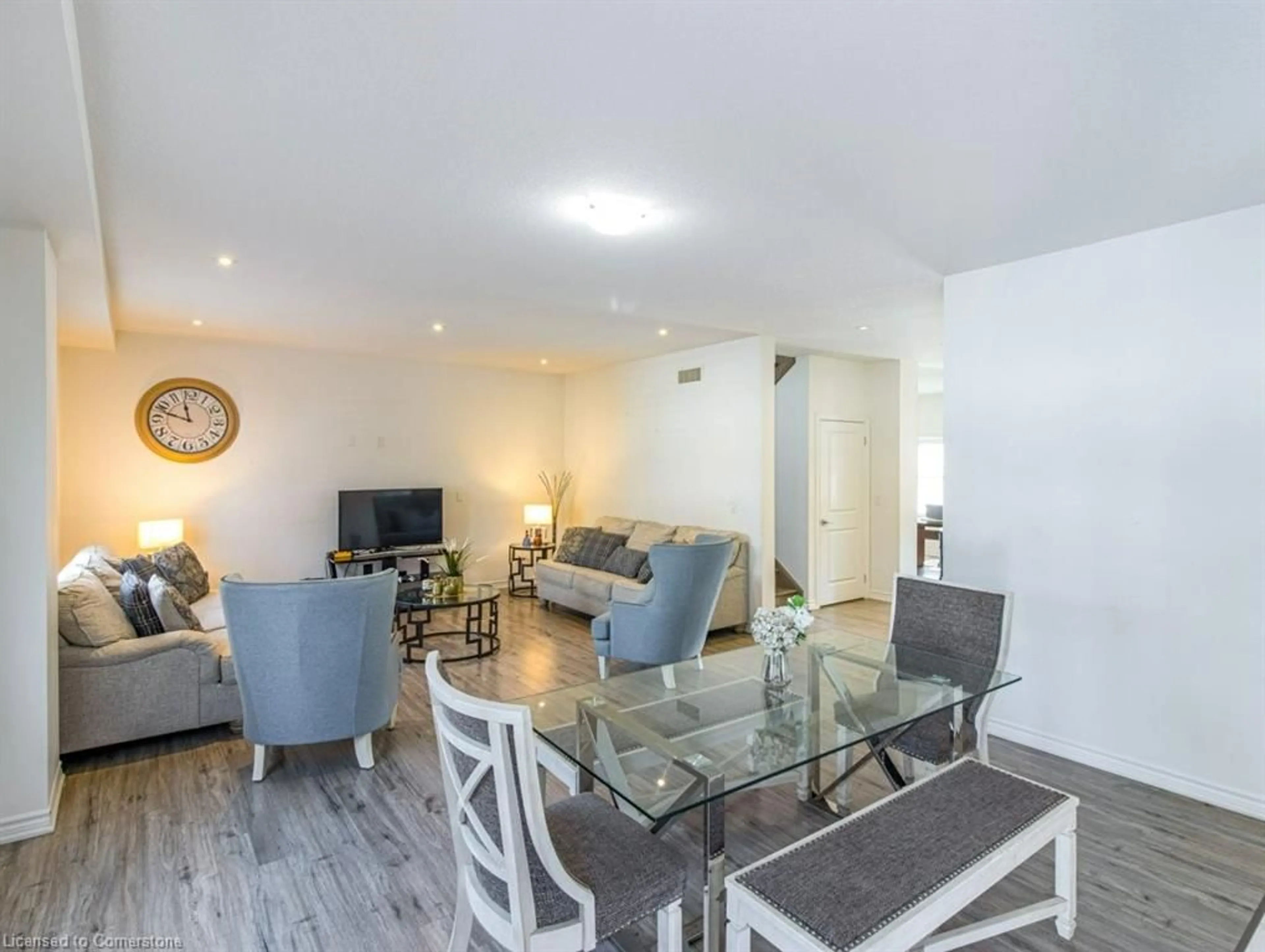 Living room with furniture, wood/laminate floor for 11 Peterson St, Drumbo Ontario N0J 1G0