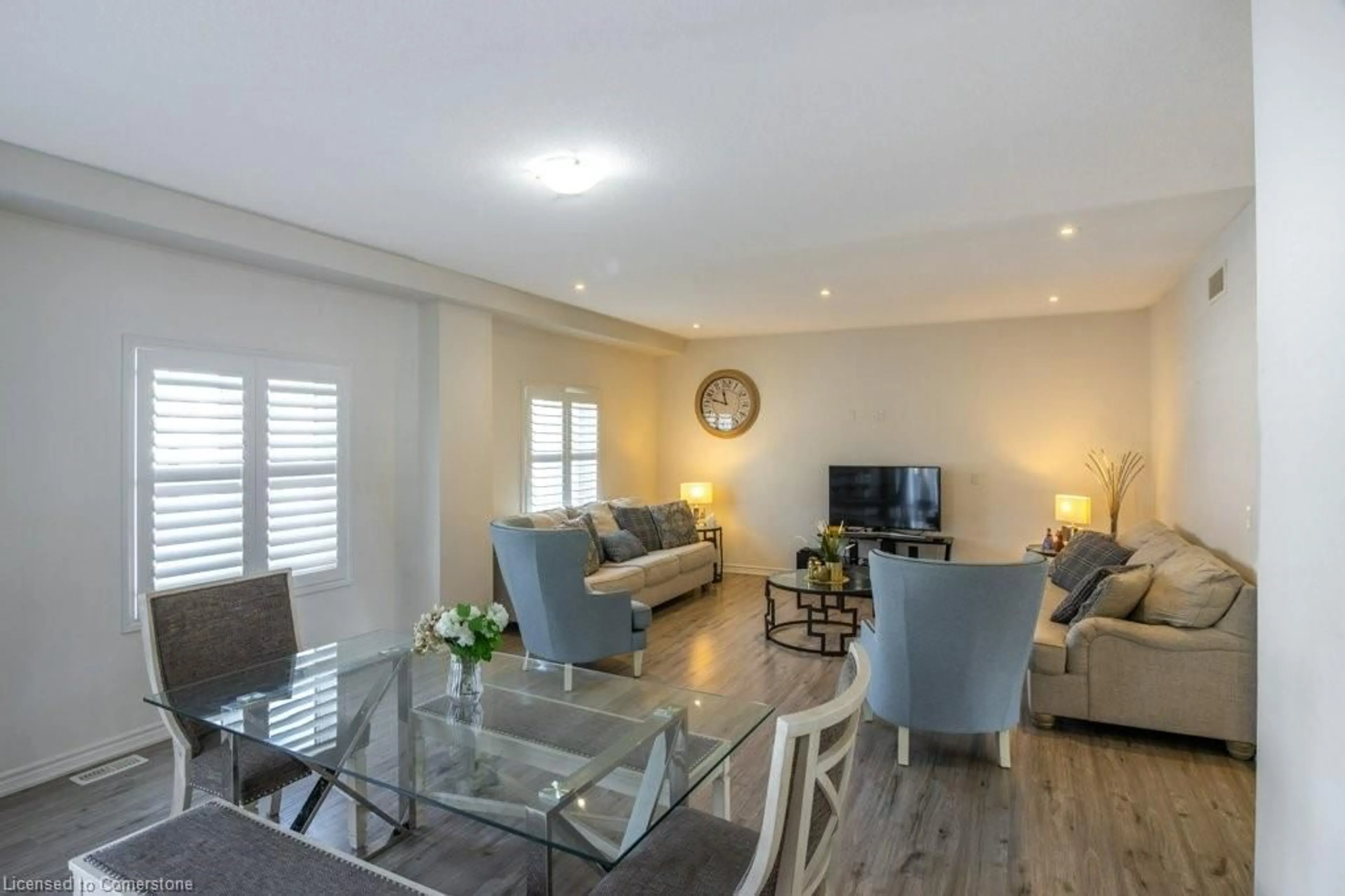 Living room with furniture, wood/laminate floor for 11 Peterson St, Drumbo Ontario N0J 1G0