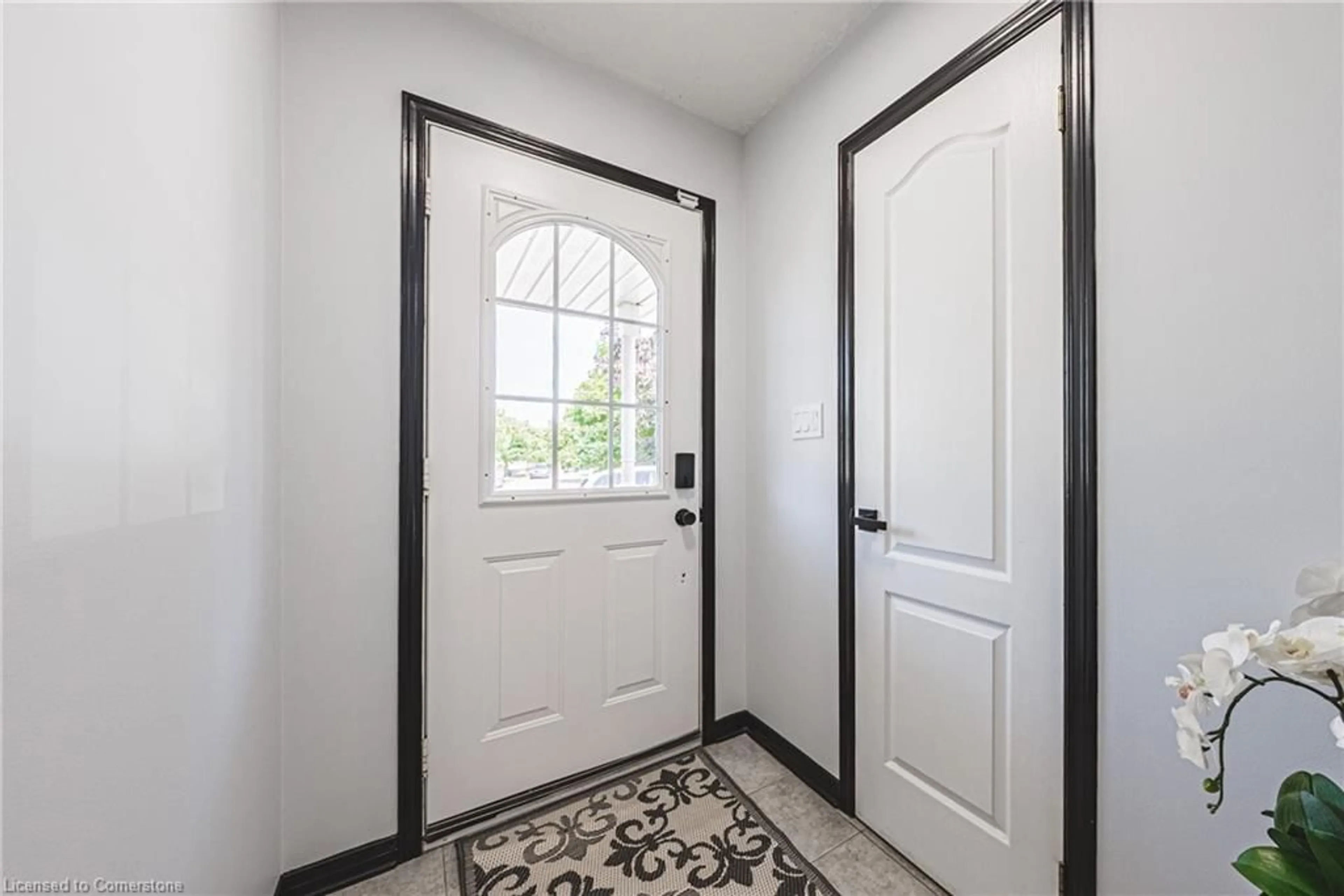 Indoor entryway for 4492 Weltman Way, Beamsville Ontario L3J 0G1