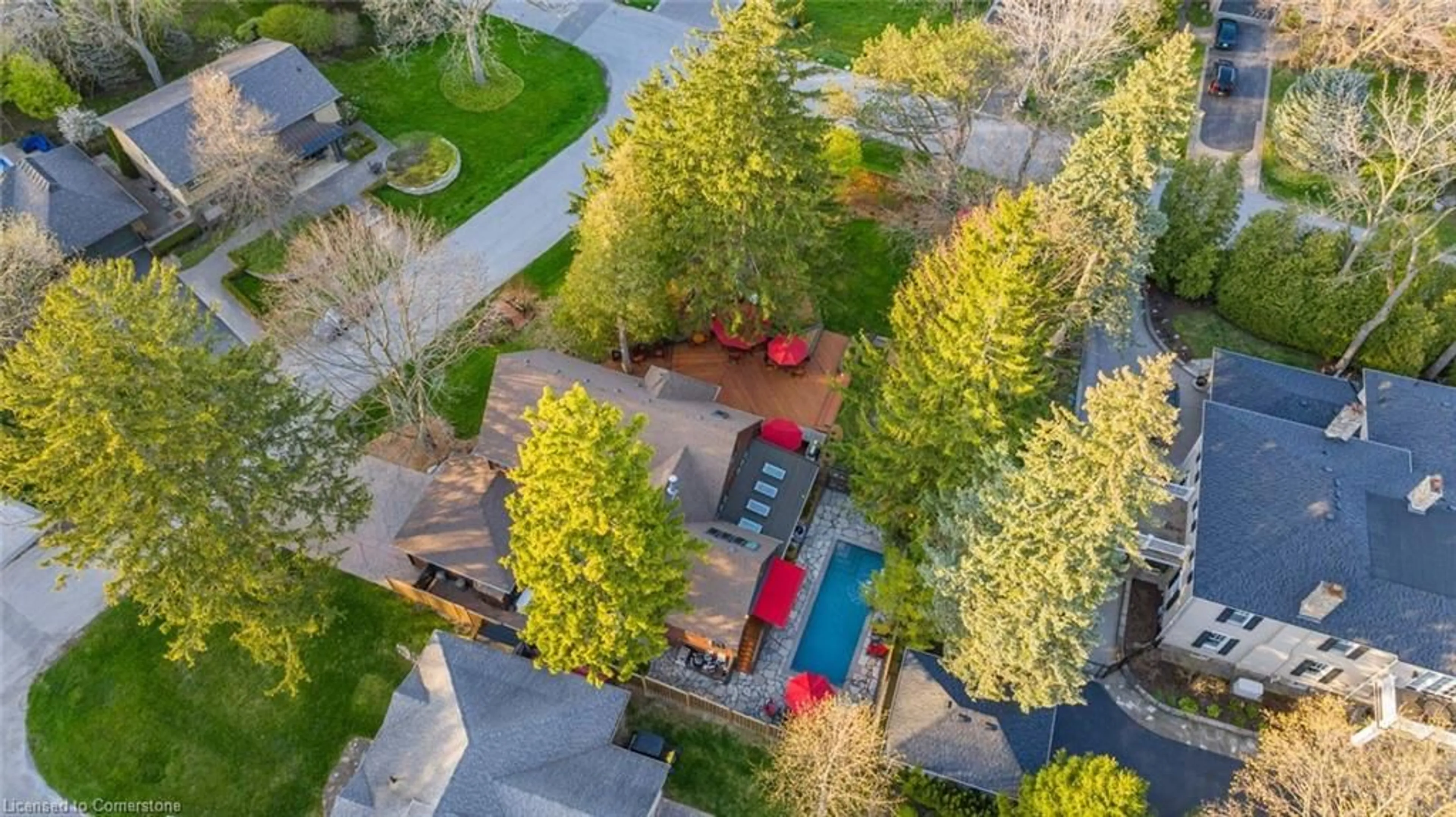 A pic from outside/outdoor area/front of a property/back of a property/a pic from drone, street for 1194 Stirling Dr, Oakville Ontario L6L 1E6